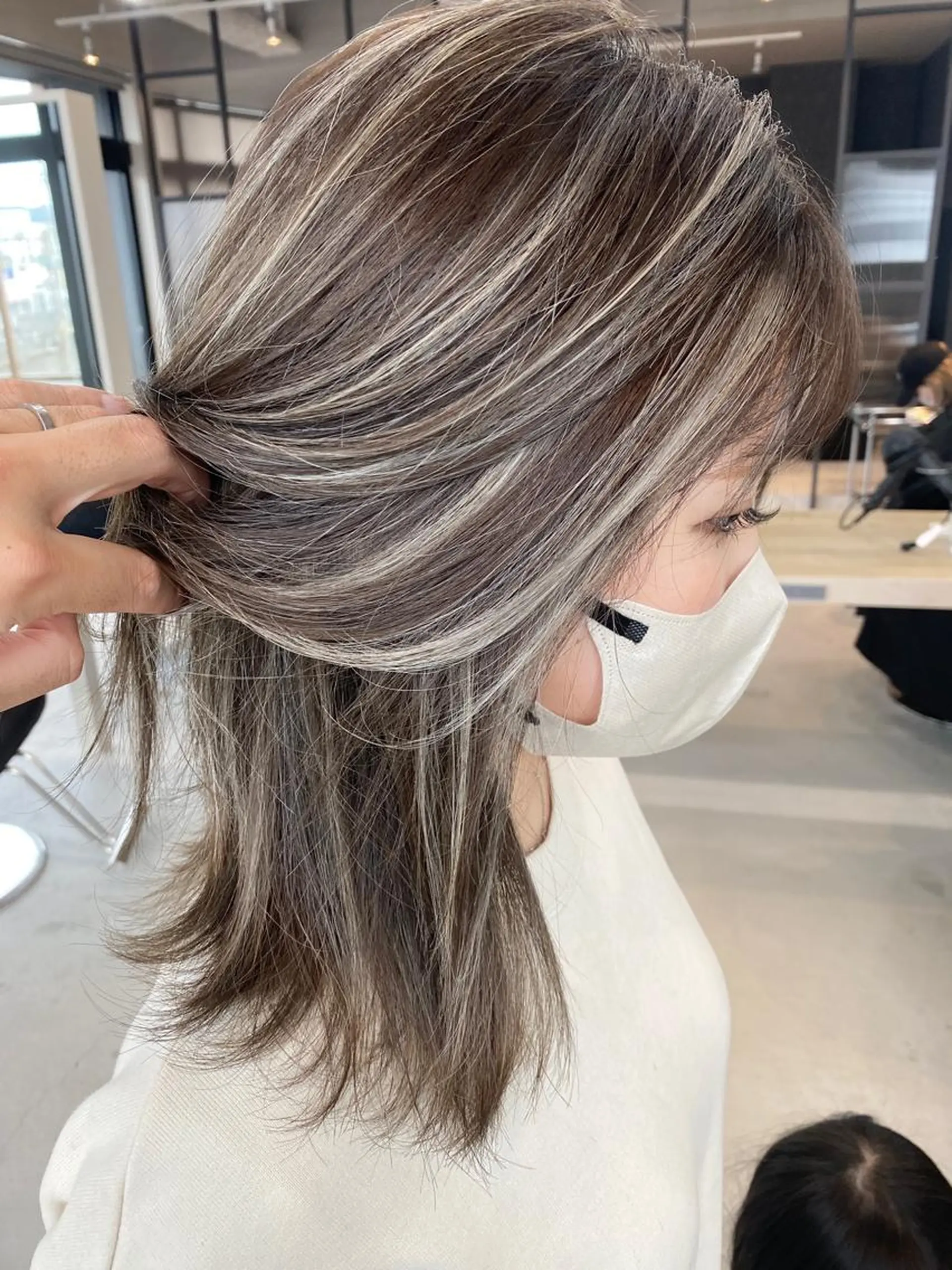 ショート カラー パーマ ヘアアレンジ ネイル マツエク・マツパ アイブロウ ハイライトカラー ハイライト ホワイト ヘアカラー トリートメント 井上 一平のヘアスタイル