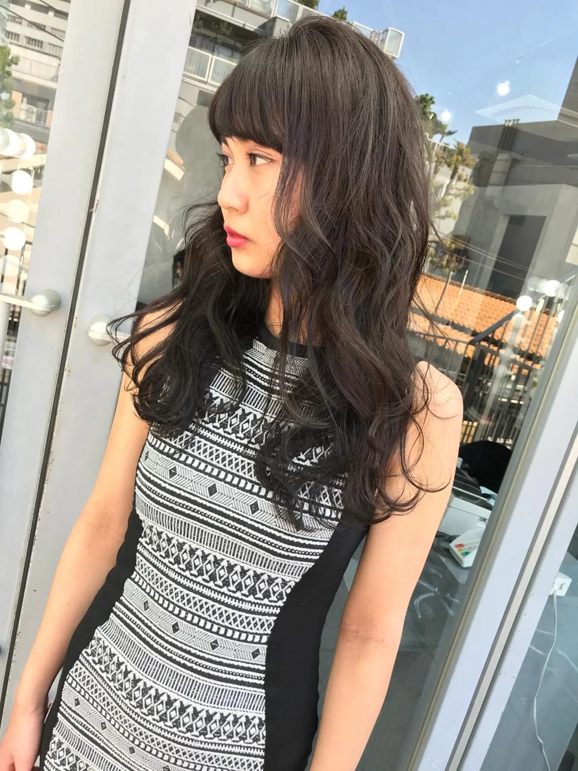 セミロング カラー ダークグレー ダークグレージュ グレージュ TOMOYAレイヤー ブリーチ縮毛矯正のヘアスタイル