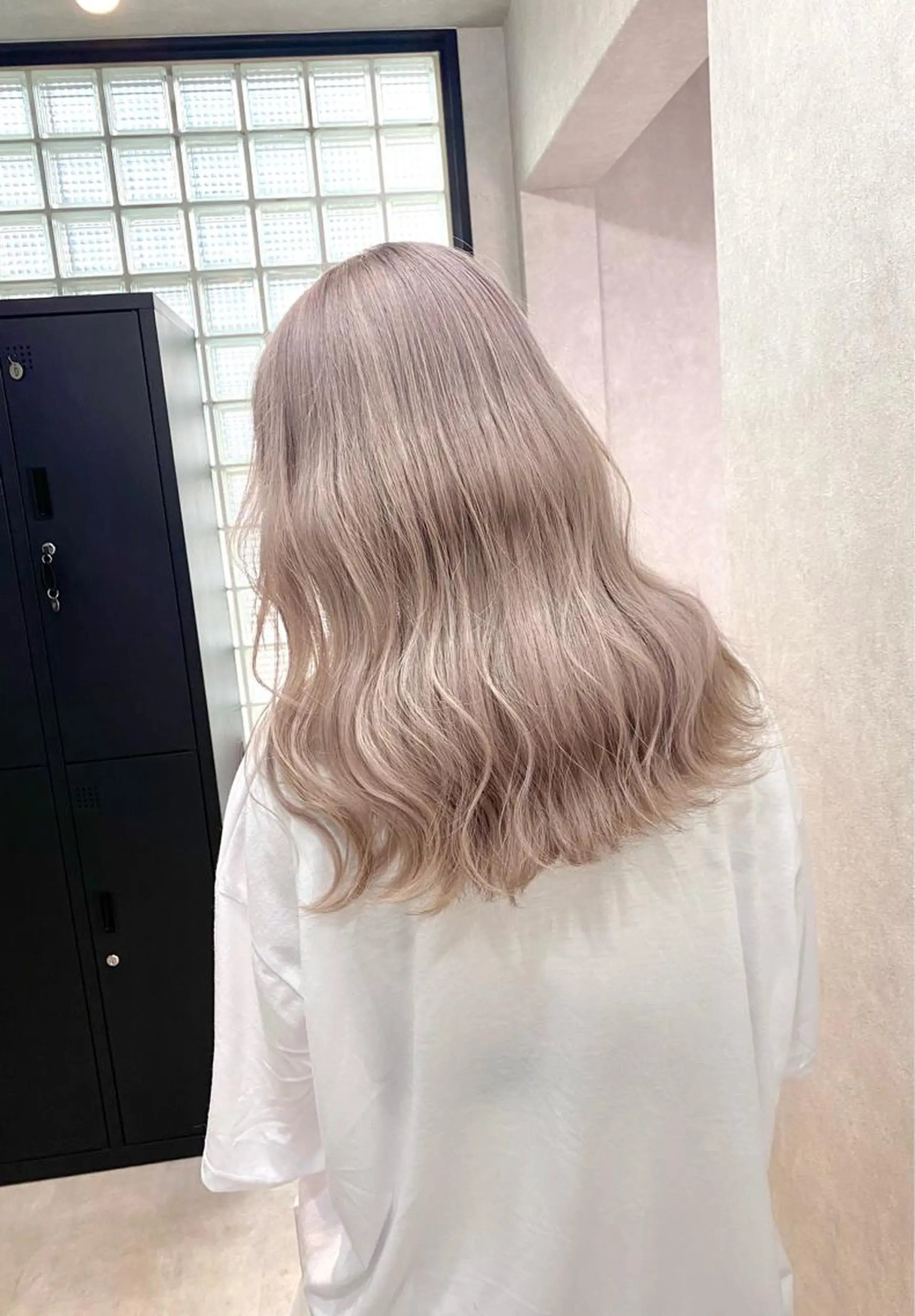 カラー ベージュカラー ホワイトベージュ i'll 髪質改善 淀屋橋 大阪【イル】所属・エクステ/ブリーチ tasukuのヘアスタイル