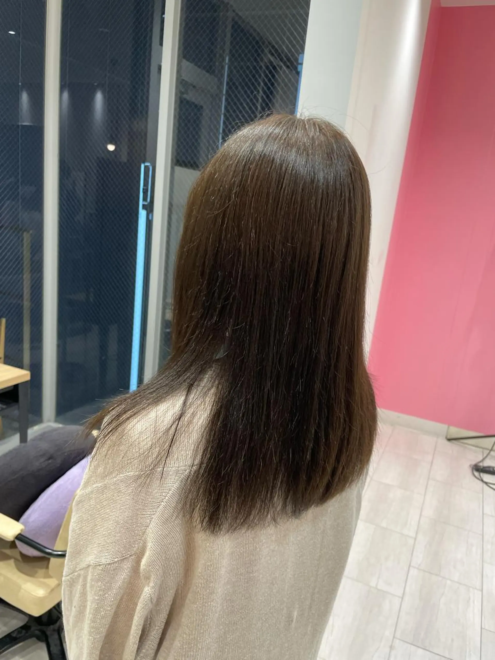 ミディアム カラー アッシュ ブリーチ ハッシュカット レイヤー池袋のヘアスタイル