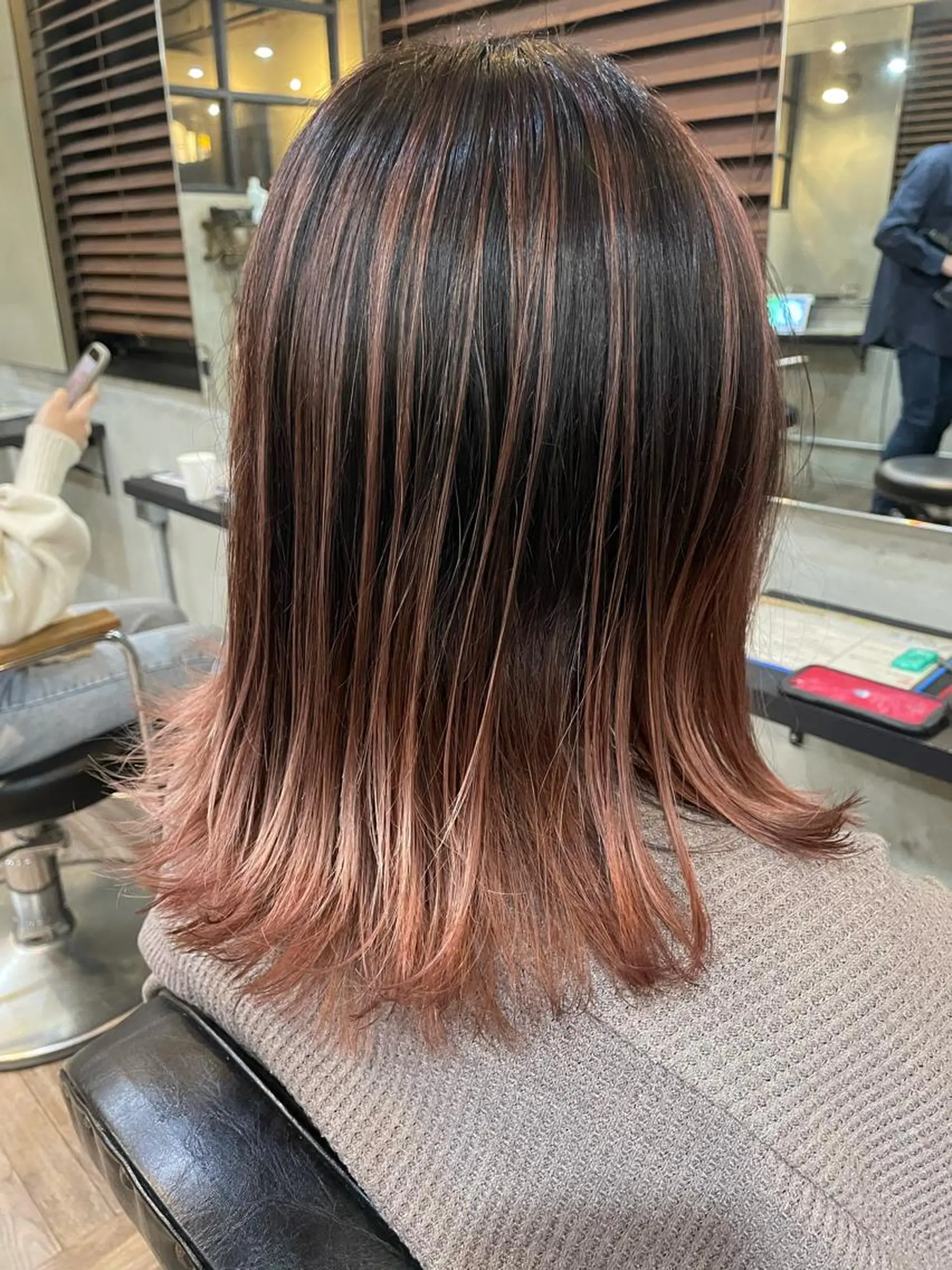 ミディアム カラー バレイヤージュ ピンクカラー レイヤーカット カット ヘアカラー トリートメント La fith 店長 城谷颯人のヘアスタイル