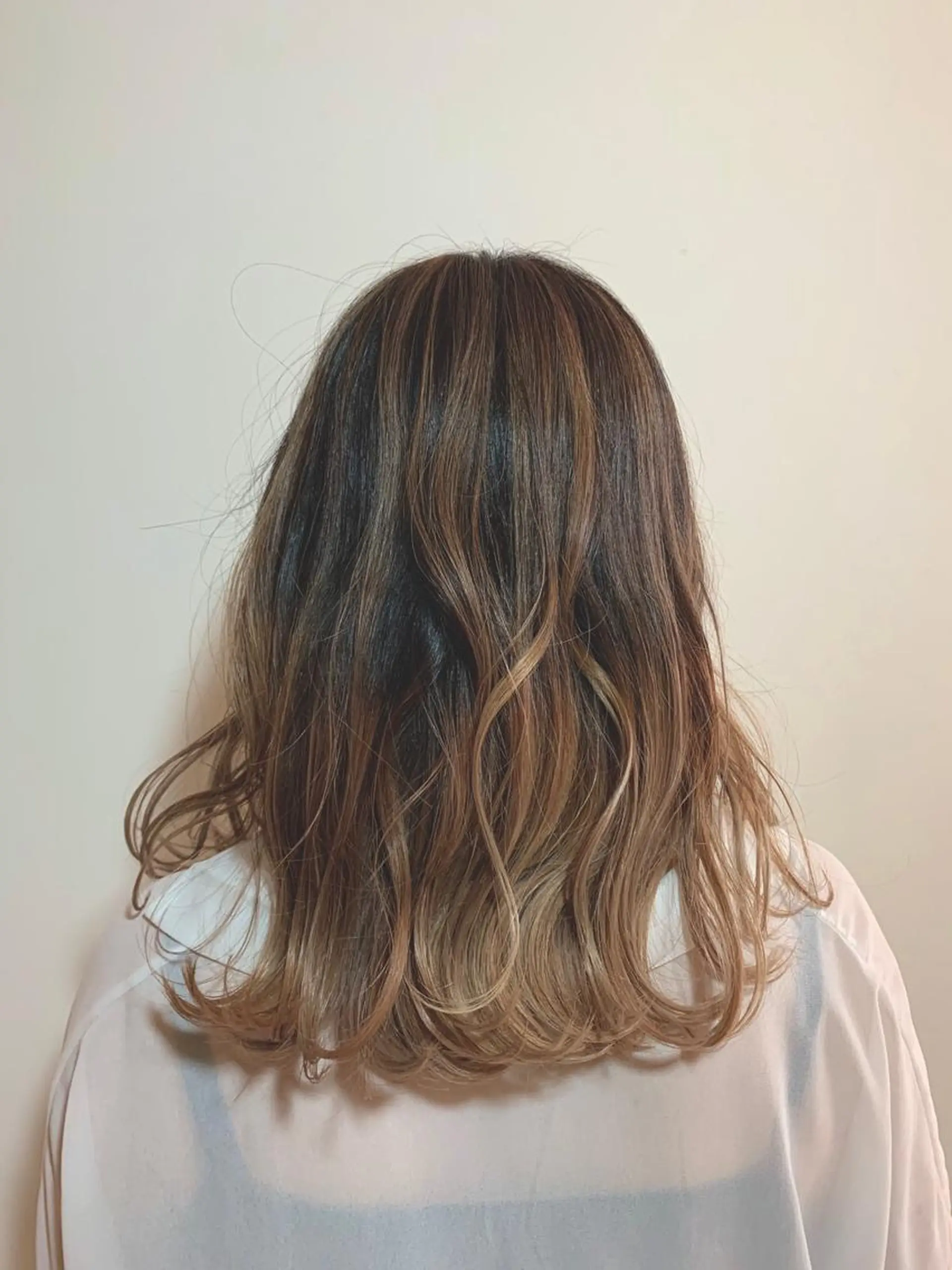 ロング ハイライト OPERA 赤塚のヘアスタイル