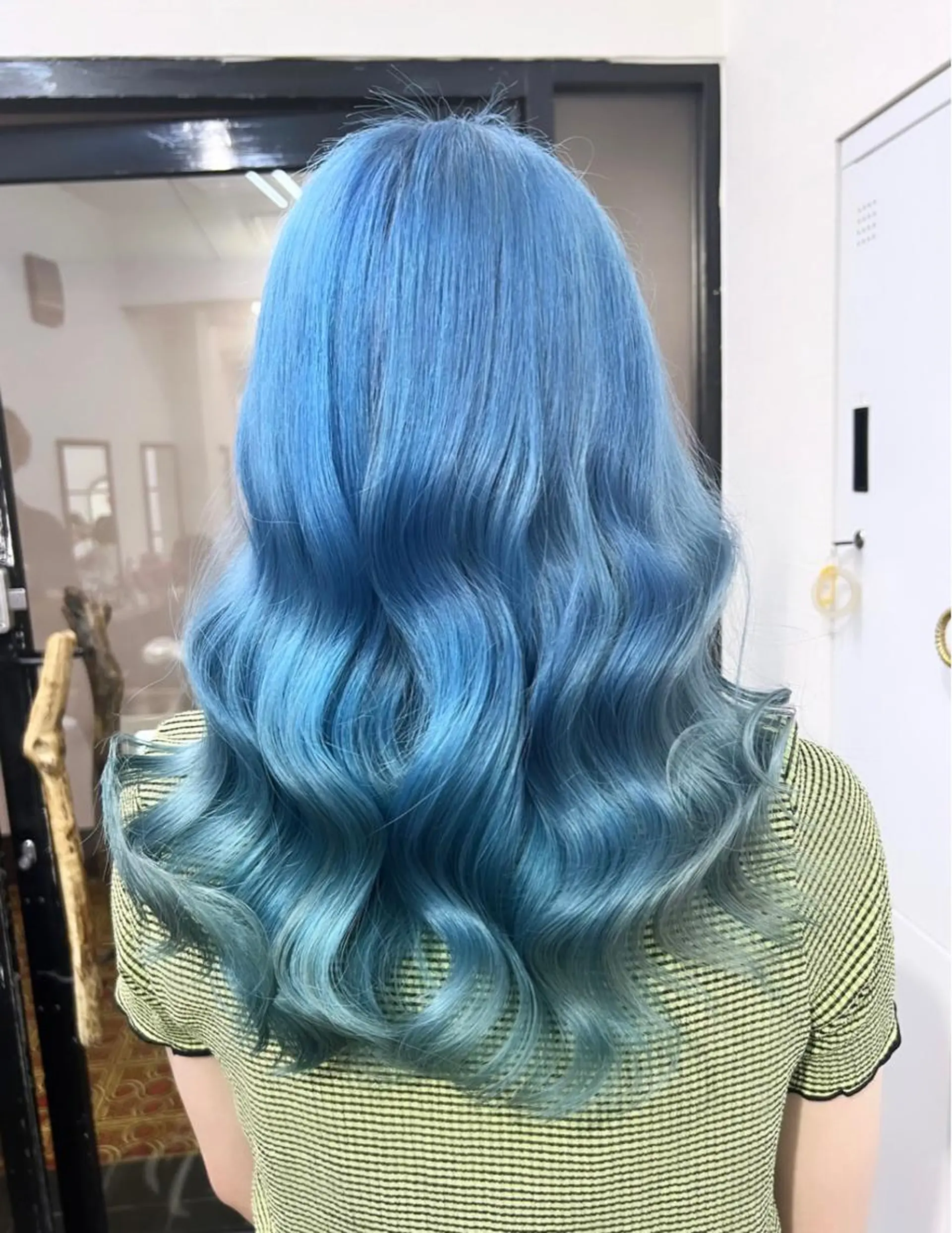 セミロング カラー ブリーチ ケアブリーチ ヘアカラー 🧠U-topia 西村彩🧠のヘアスタイル