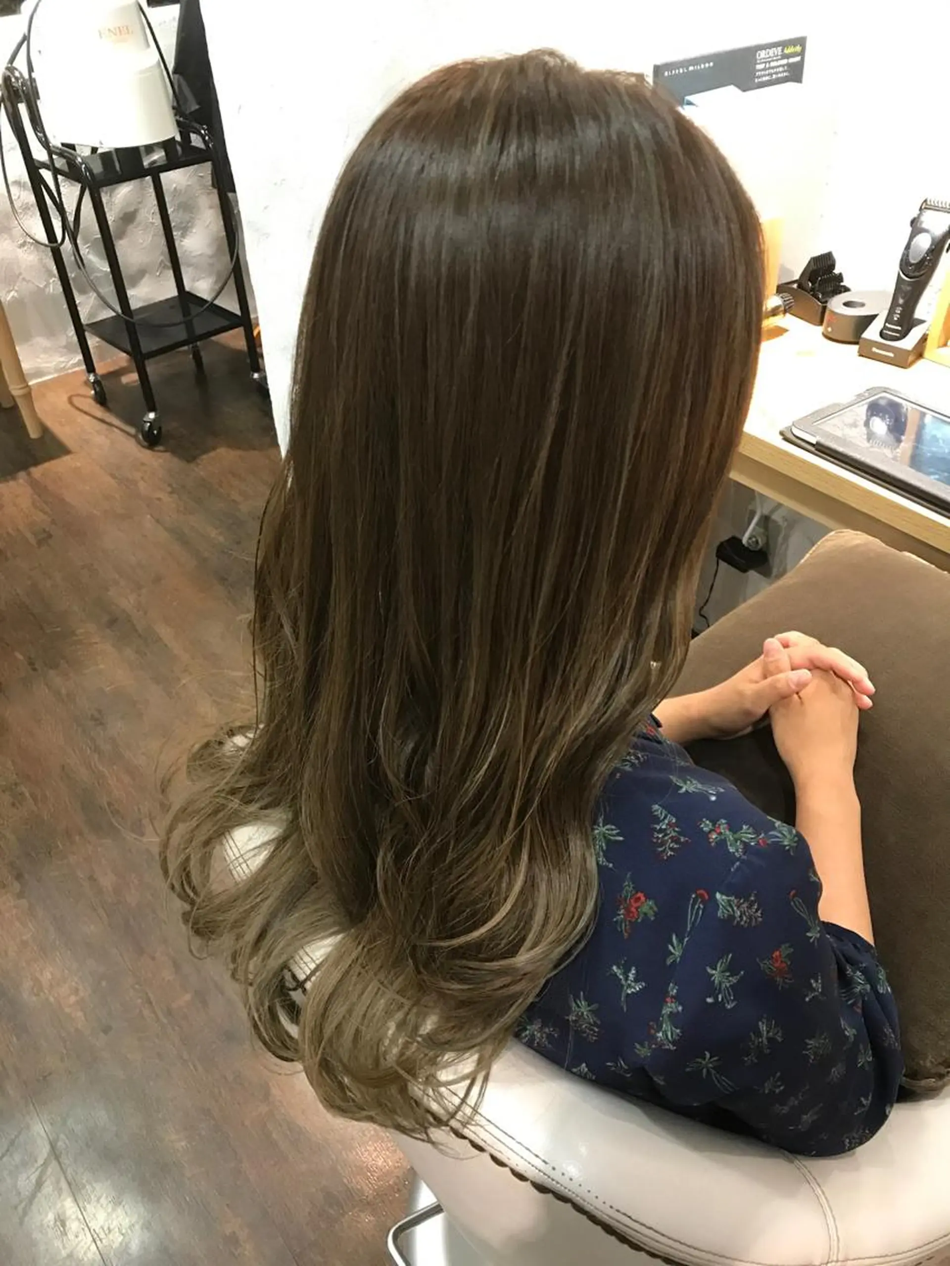 ロング カラー グラデーションカラー グレージュ ハイライトカラー ハイライト 伊藤 優希のヘアスタイル