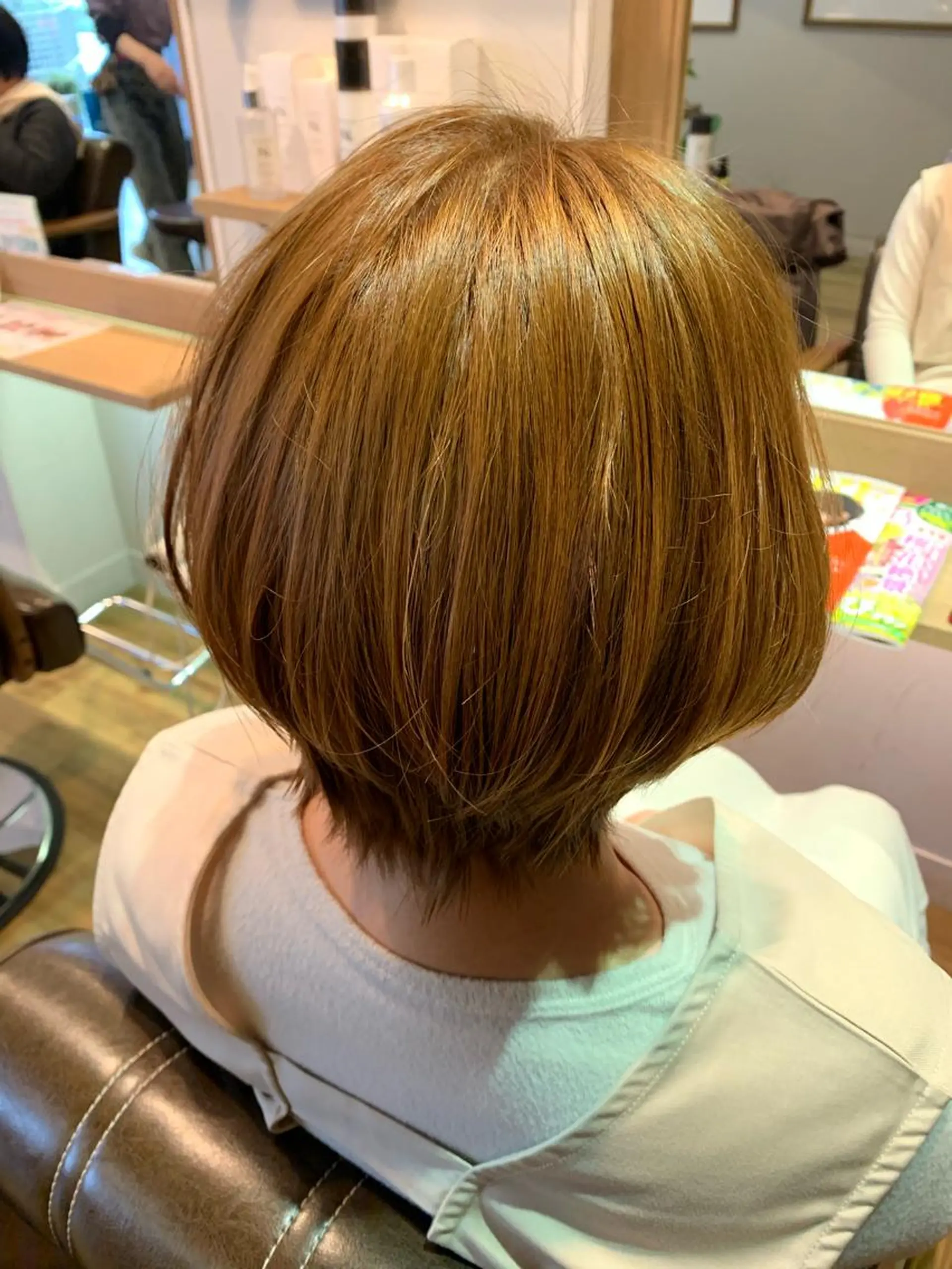 ショート カラー ツキダテ ユイのヘアスタイル
