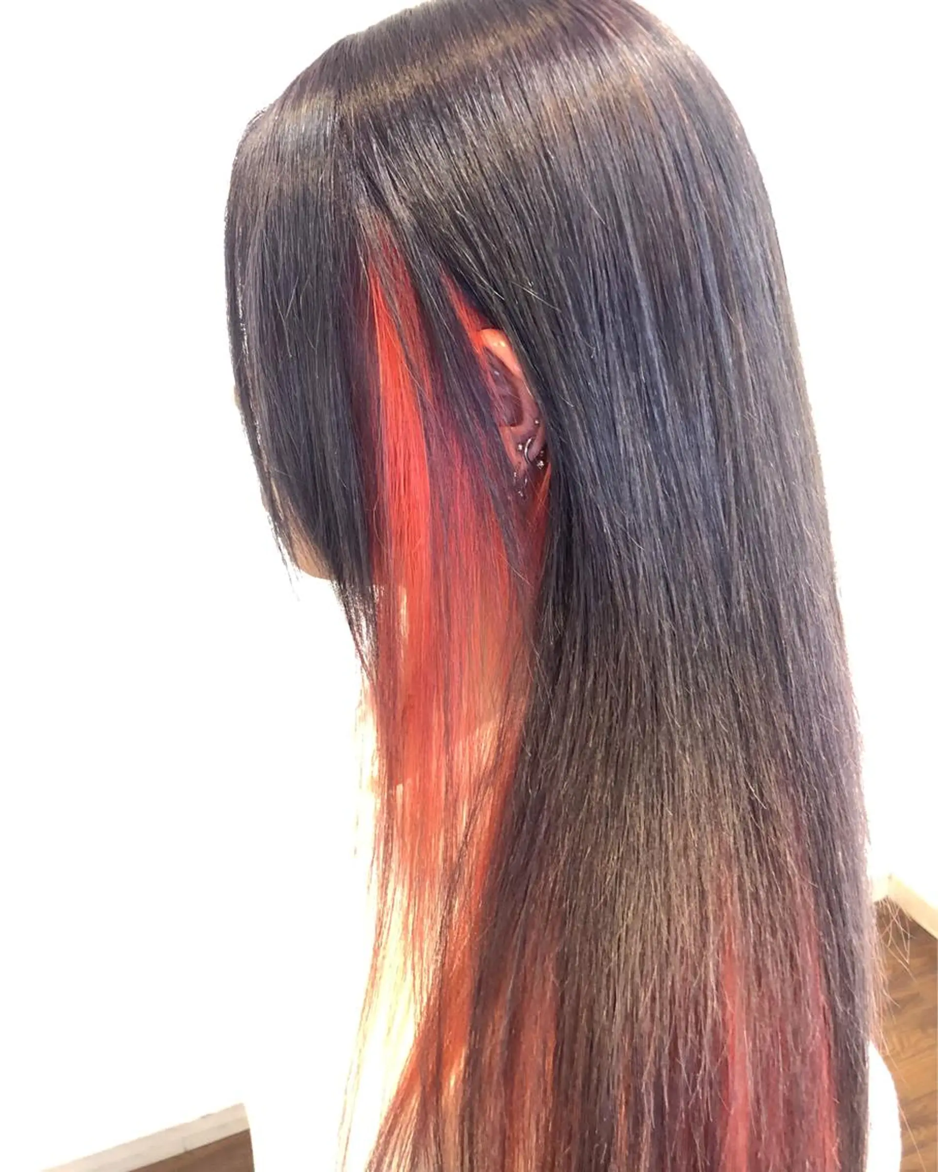 ロング カラー アッシュ インナーカラー ラベンダーカラー ラベンダーアッシュ レッドカラー ヘアカラー GLAD 萩原のヘアスタイル