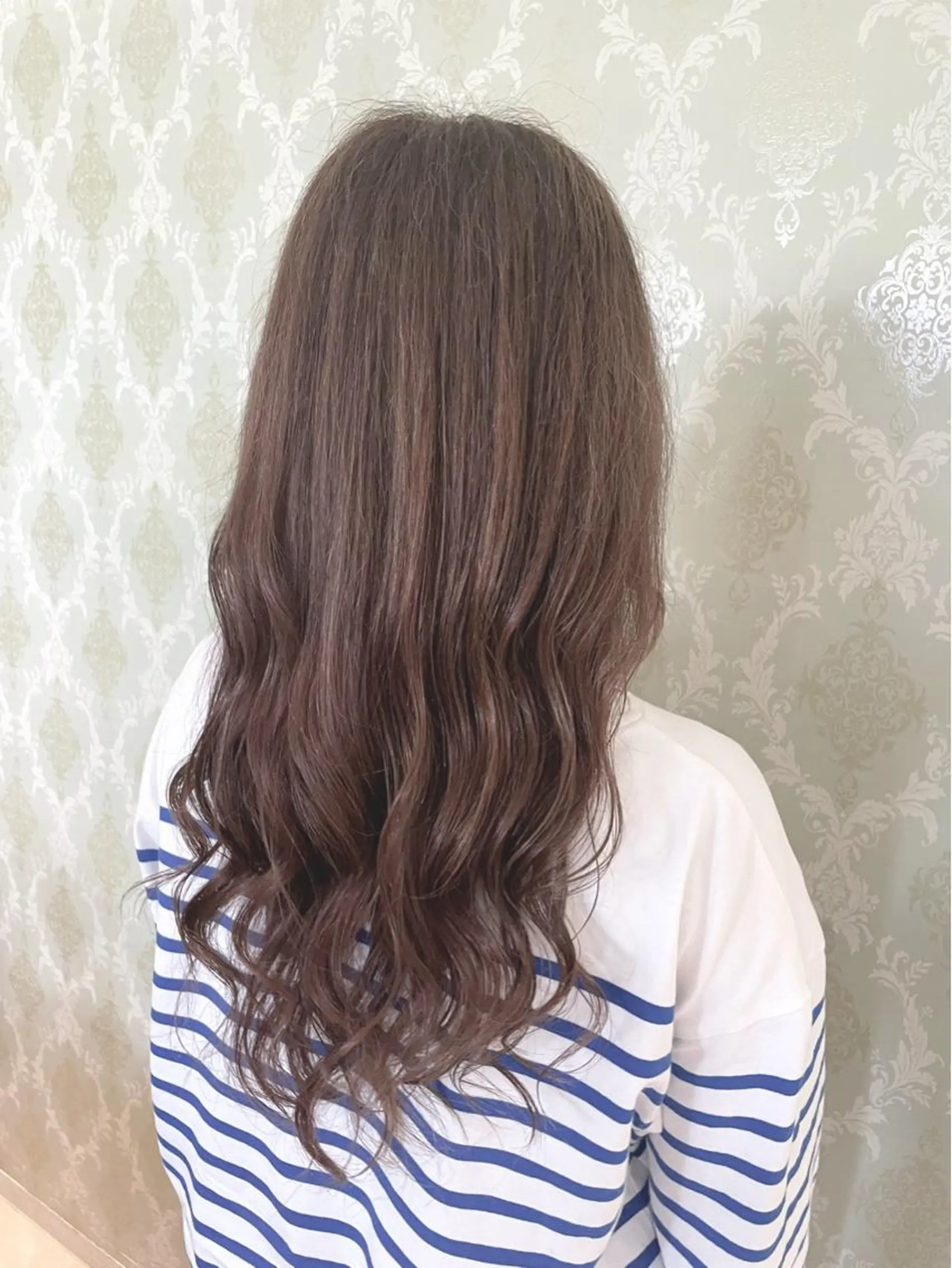 ロング カラー ベージュカラー ブリーチ ミルクティーベージュ EARTH中島 秋桜久のヘアスタイル