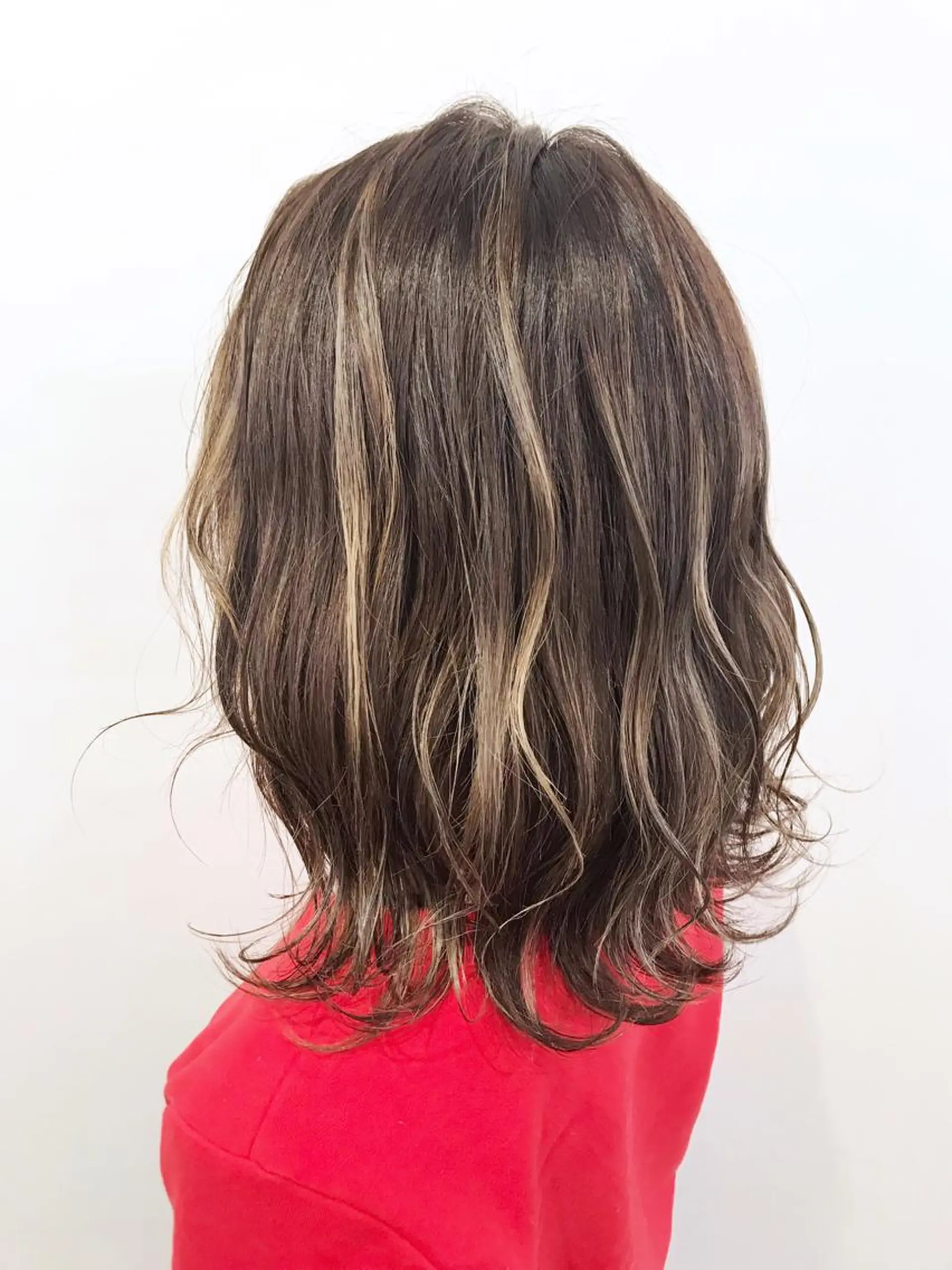 ミディアム カラー ベージュカラー ブリーチ ハイライトカラー ハイライト 平尾 拓也のヘアスタイル