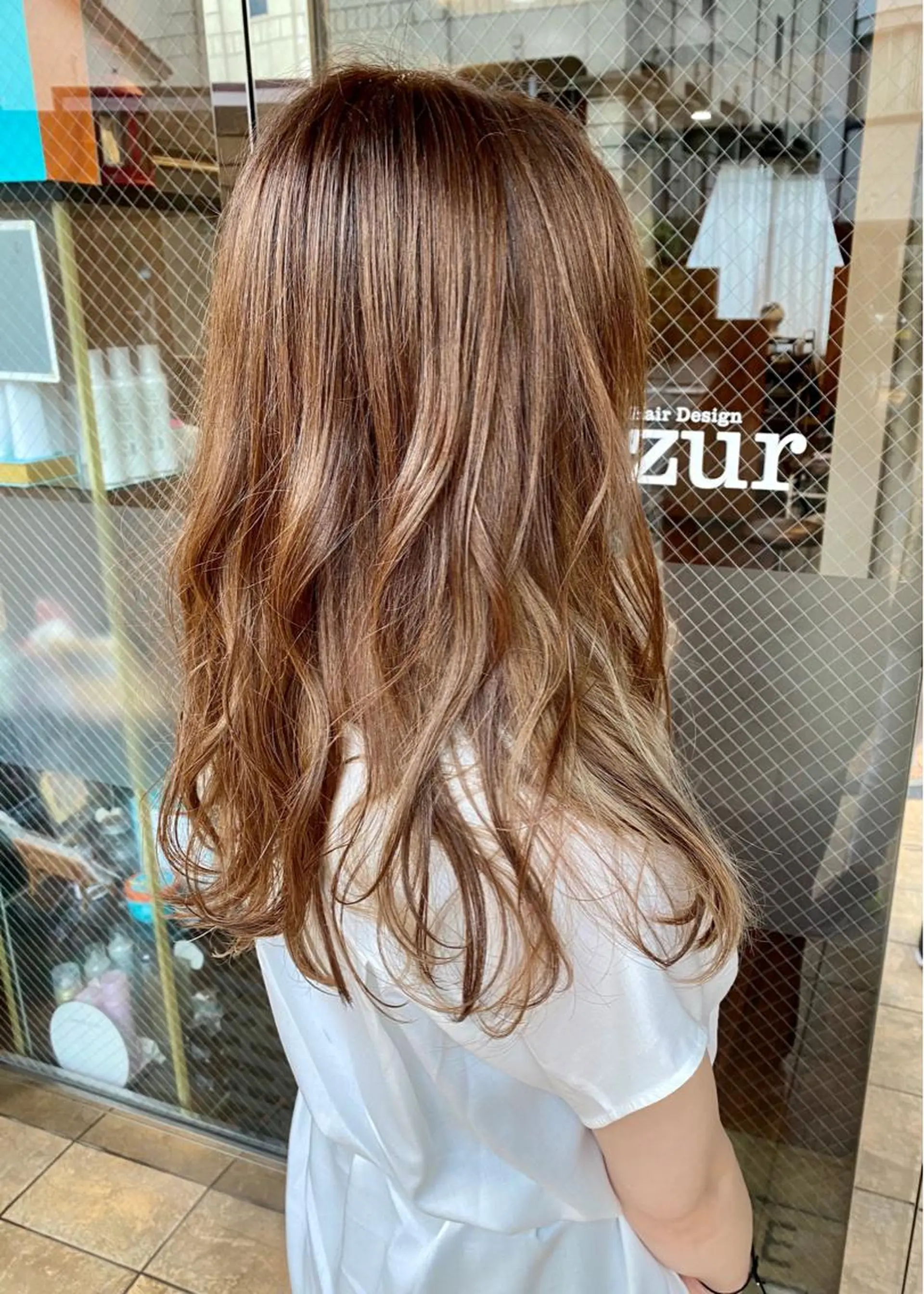 セミロング カラー グレージュ ヘアカラー トリートメント 美髪 カラーリストのヘアスタイル