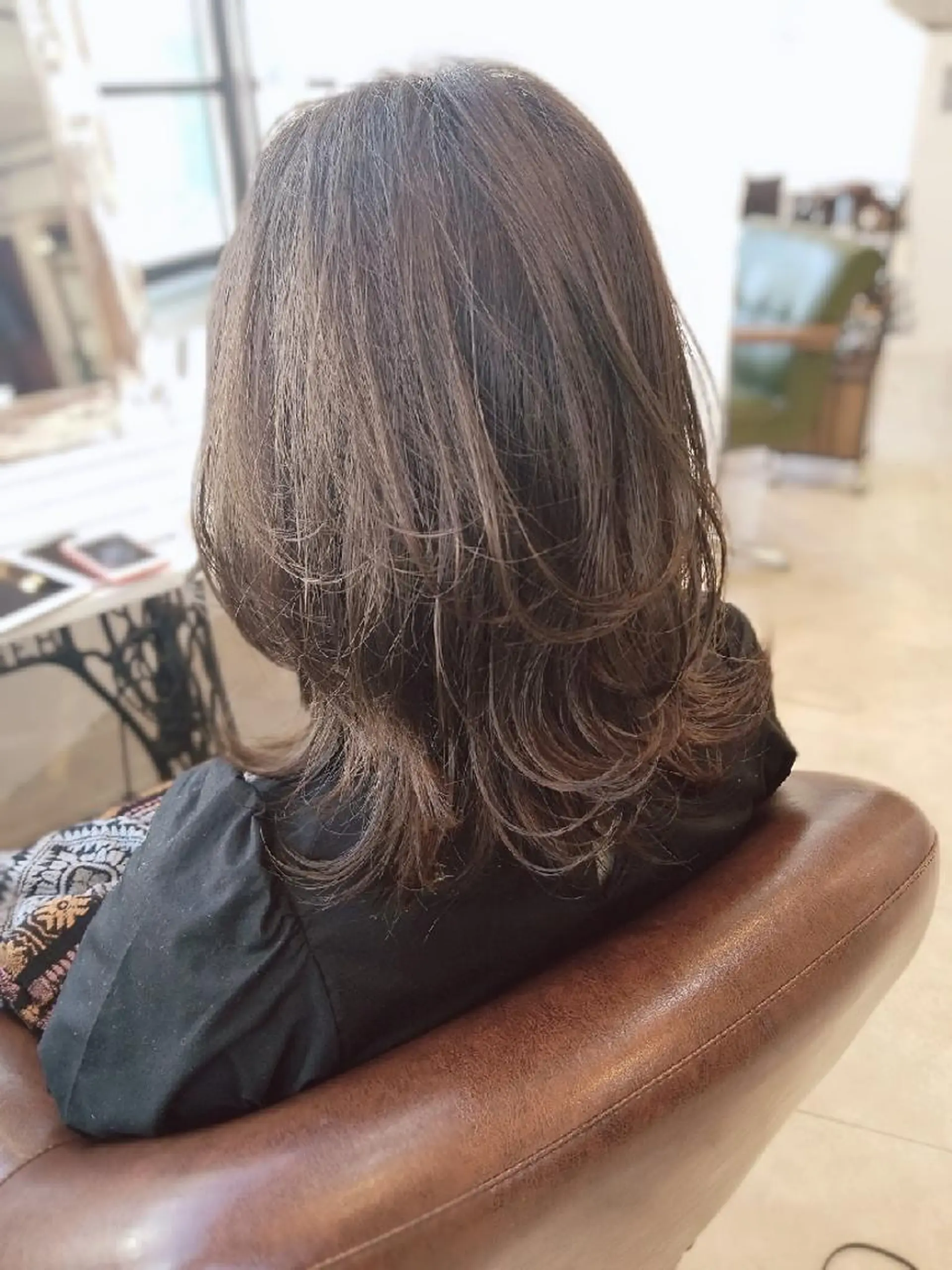 ミディアム カラー ボブ レイヤーカット ウルフカット すずき えりのヘアスタイル