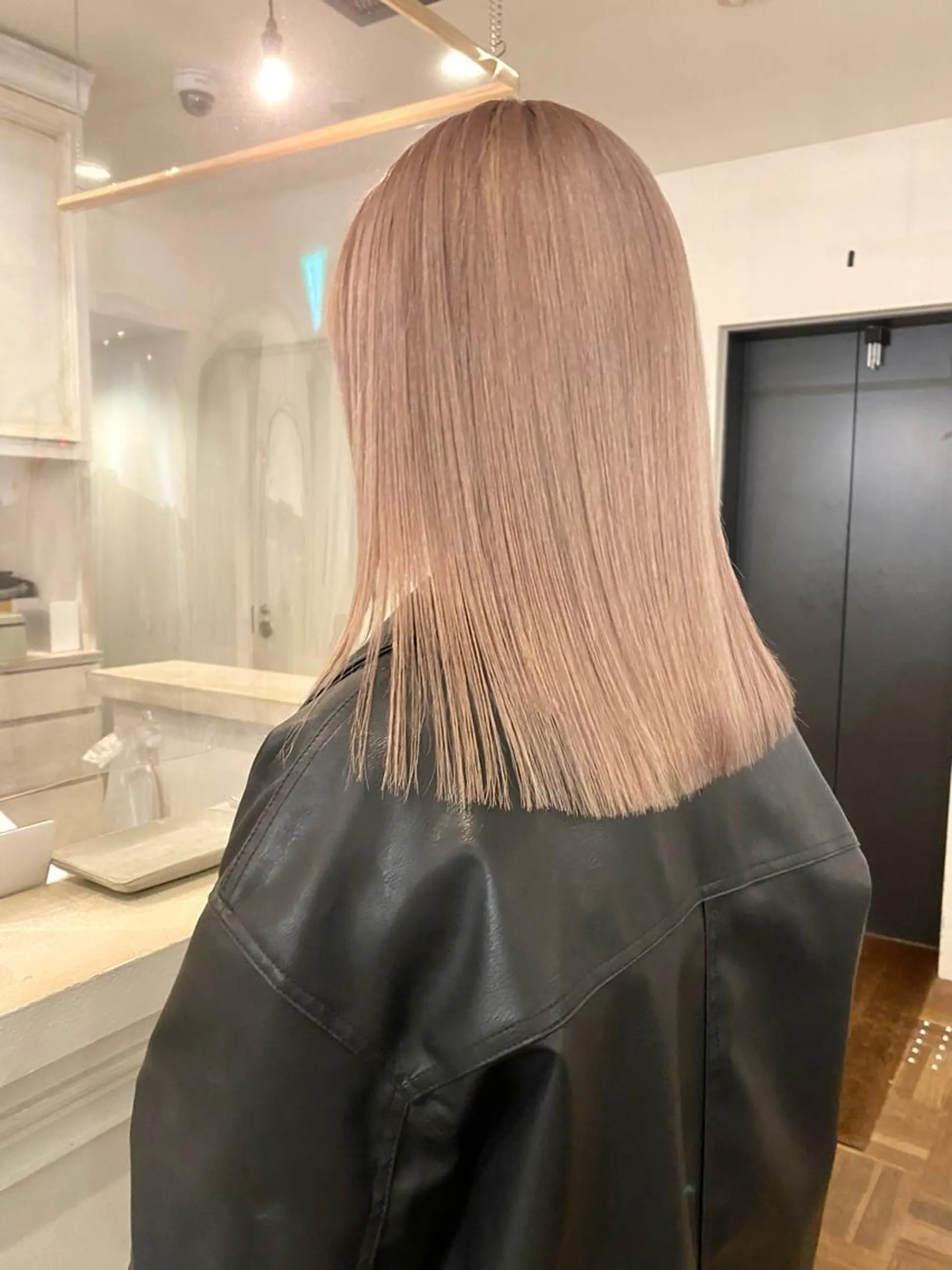 ミディアム maruquee de mashu所属・モモコ/ブリーチ/ ミルクティカラーのヘアスタイル