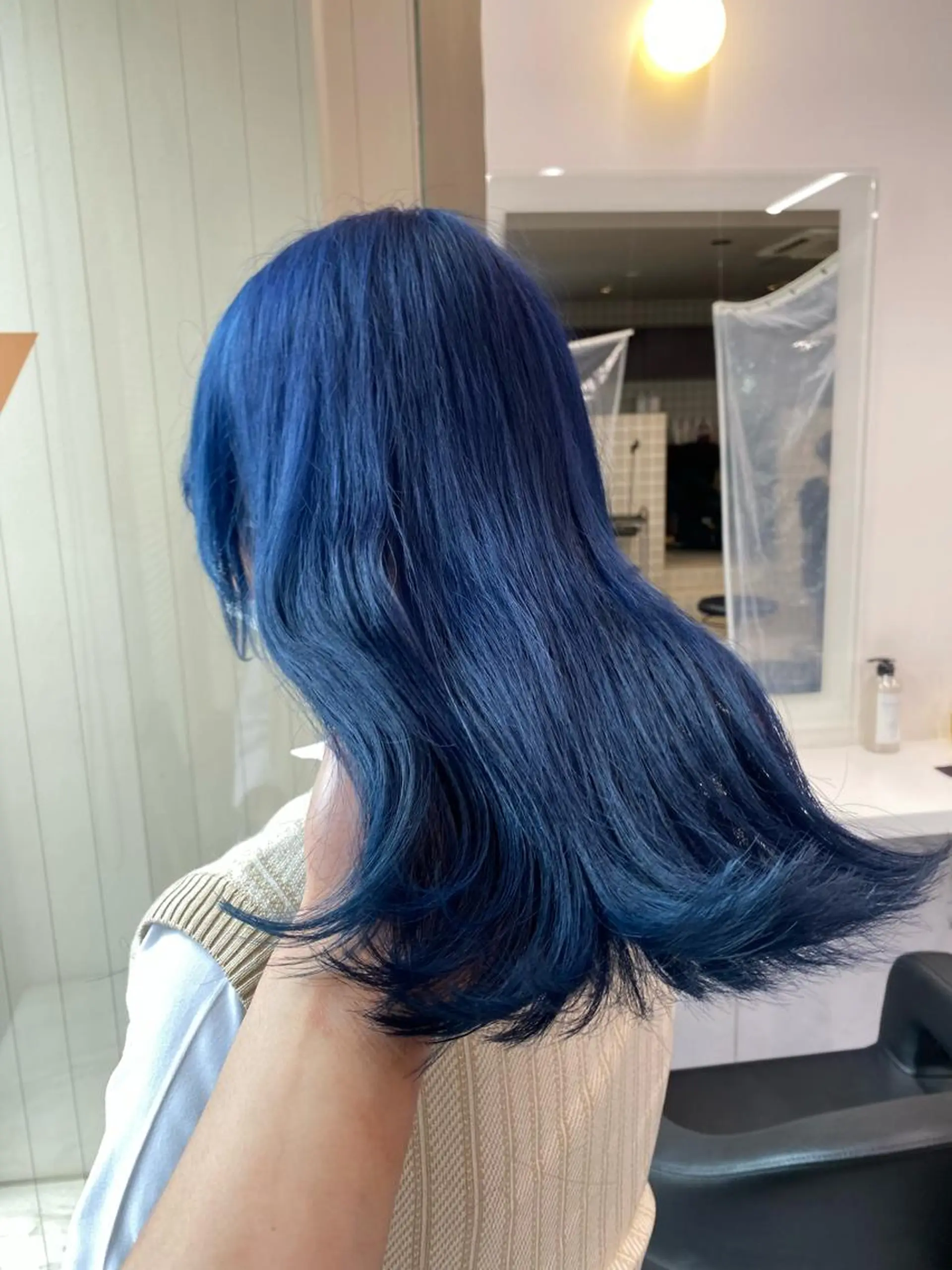 ミディアム カラー パーマ ヘアアレンジ メンズ キッズ ネイル マツエク・マツパ アイブロウ カット ヘアカラー トリートメント ヘッドスパ 韓国/トレンド レイヤー【101】のヘアスタイル