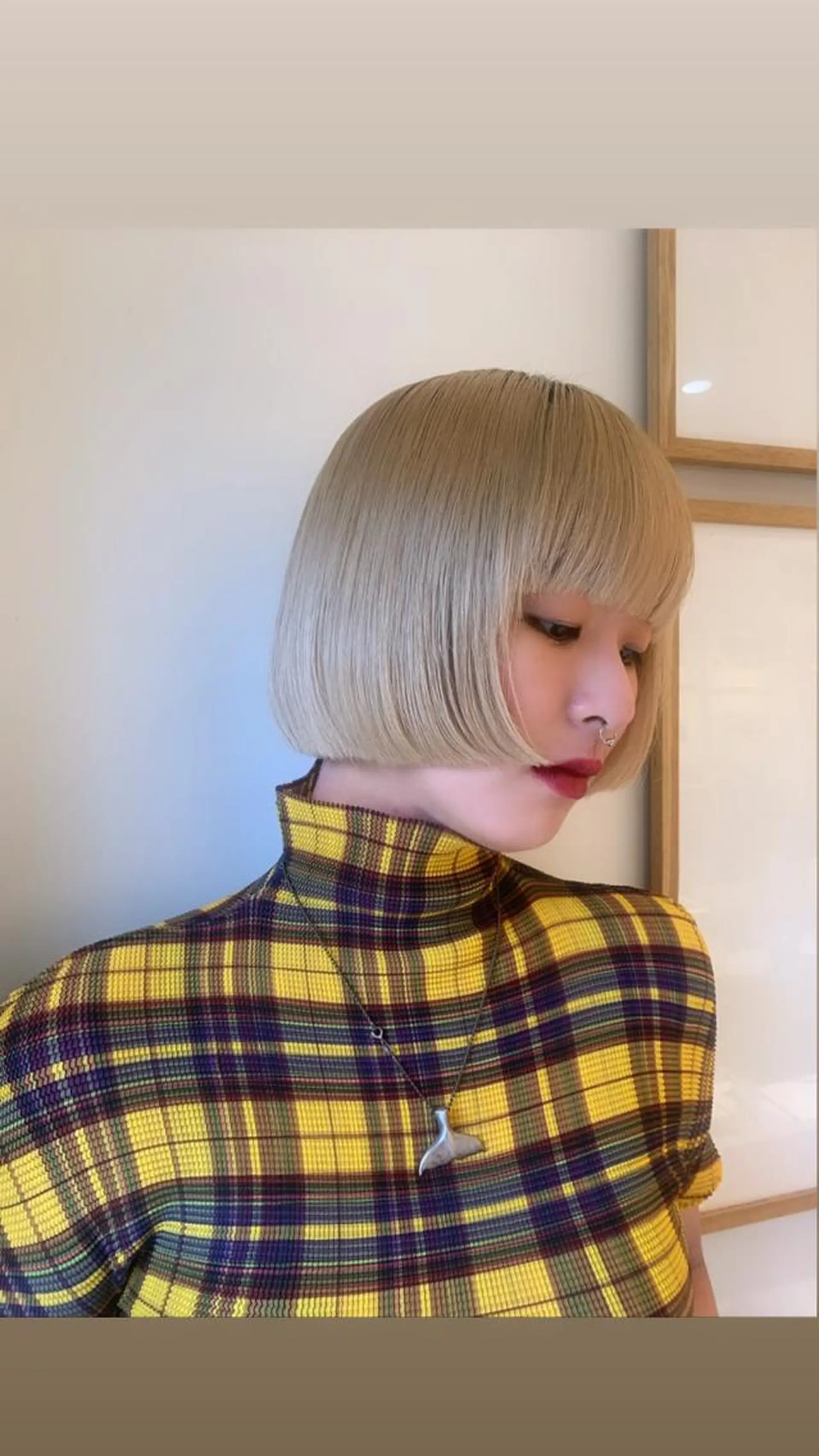 ミディアム カット ヘアカラー トリートメント 淡いハイトーンカラー レイヤーカットゆうかのヘアスタイル