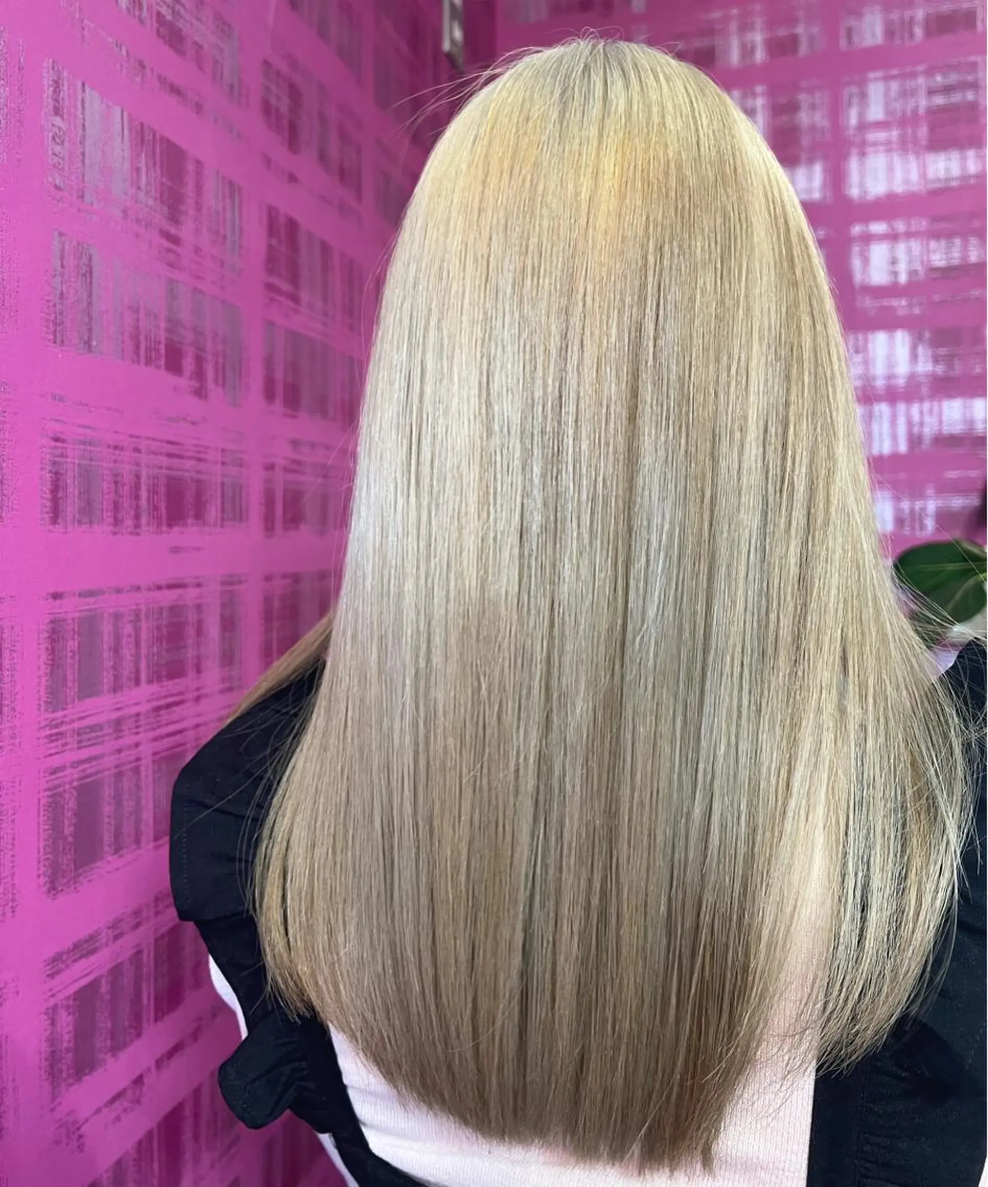 セミロング カラー ブリーチ 藤川 瑛梨奈のマツエク・マツパデザイン