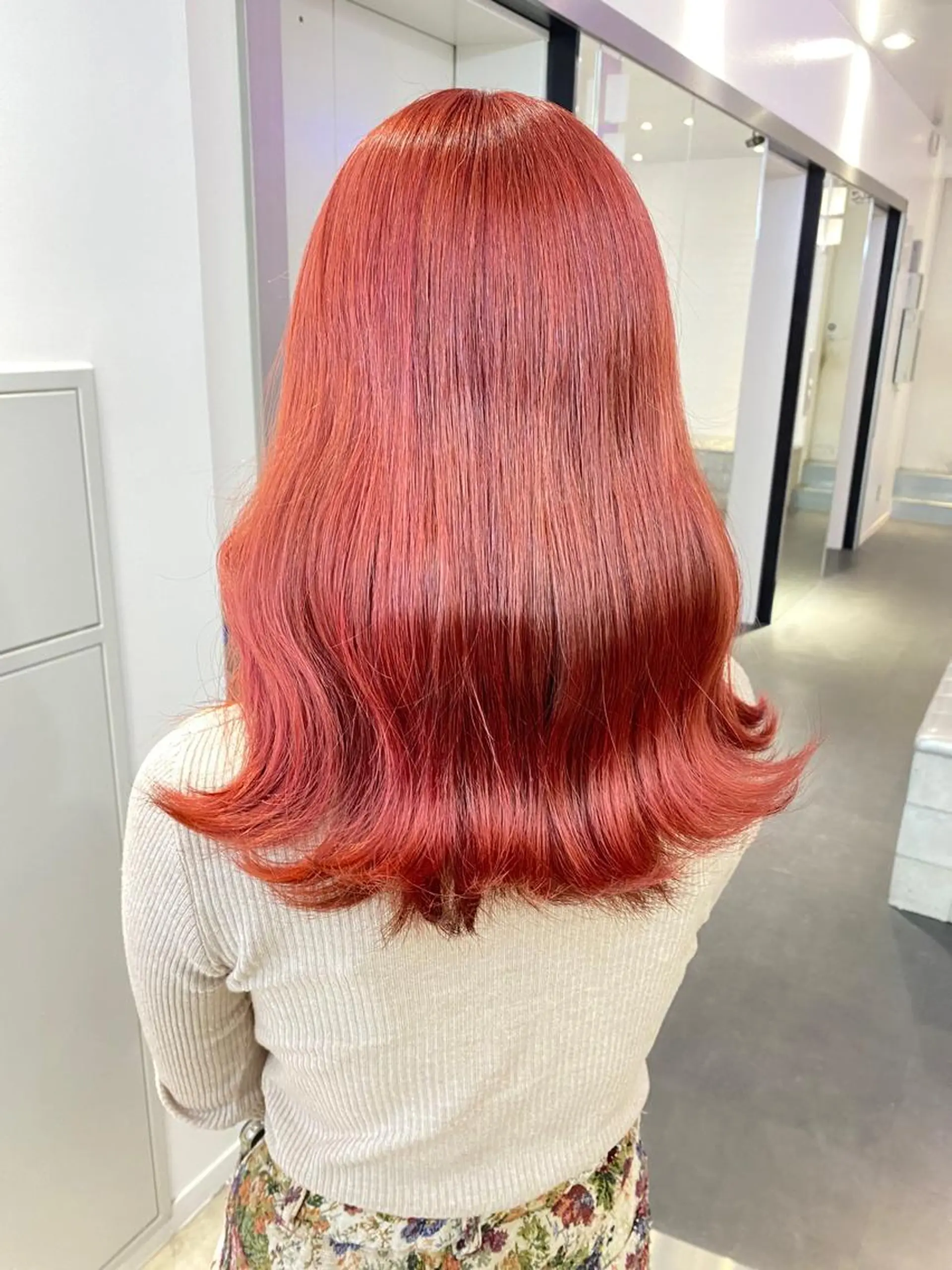 セミロング カラー ブリーチ レッドカラー レイヤー/ハイトーン 🧸SENAのヘアスタイル