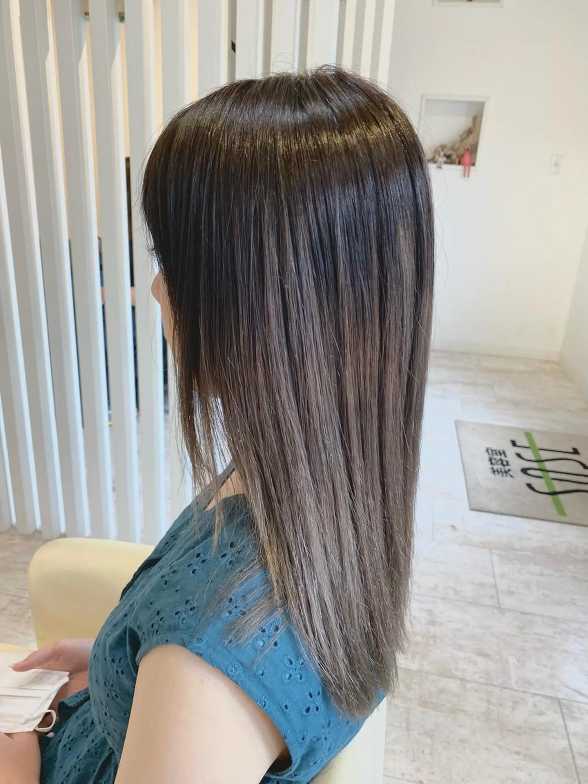 ロング カラー ブリーチ ケアブリーチ 透明感カラー ダブルカラー イヤリングカラー ブリーチなしWカラー /酸性ストレート河本のヘアスタイル