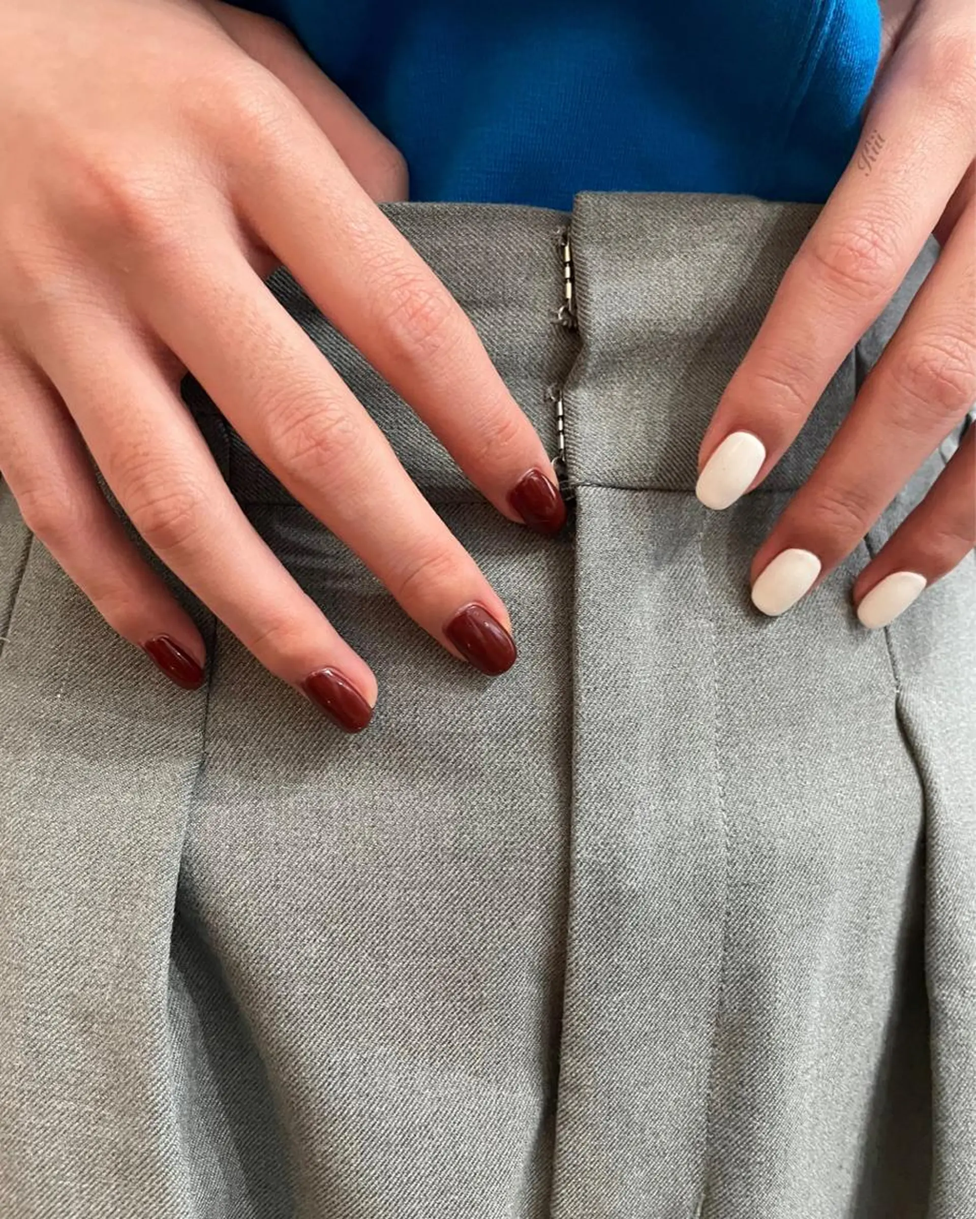 ネイル ブラウン ホワイト ハンドネイル フットネイル kiii.__ ✴︎*のネイルデザイン