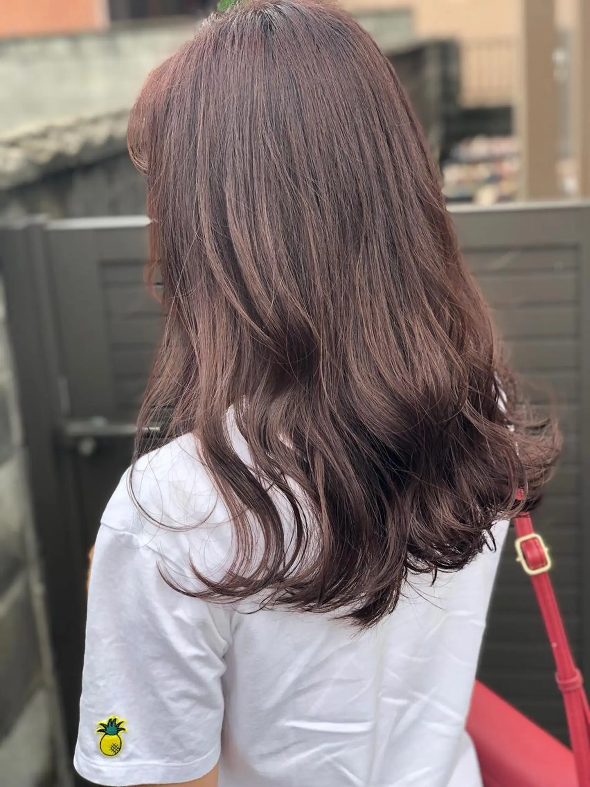ロング ヘアアレンジ ヨシンモリ 韓国風ヘア レイヤーカット ロング おくれ毛 _WHITE鳳所属・ミルクティーベージュ ハイライトヘアHIのヘアスタイル