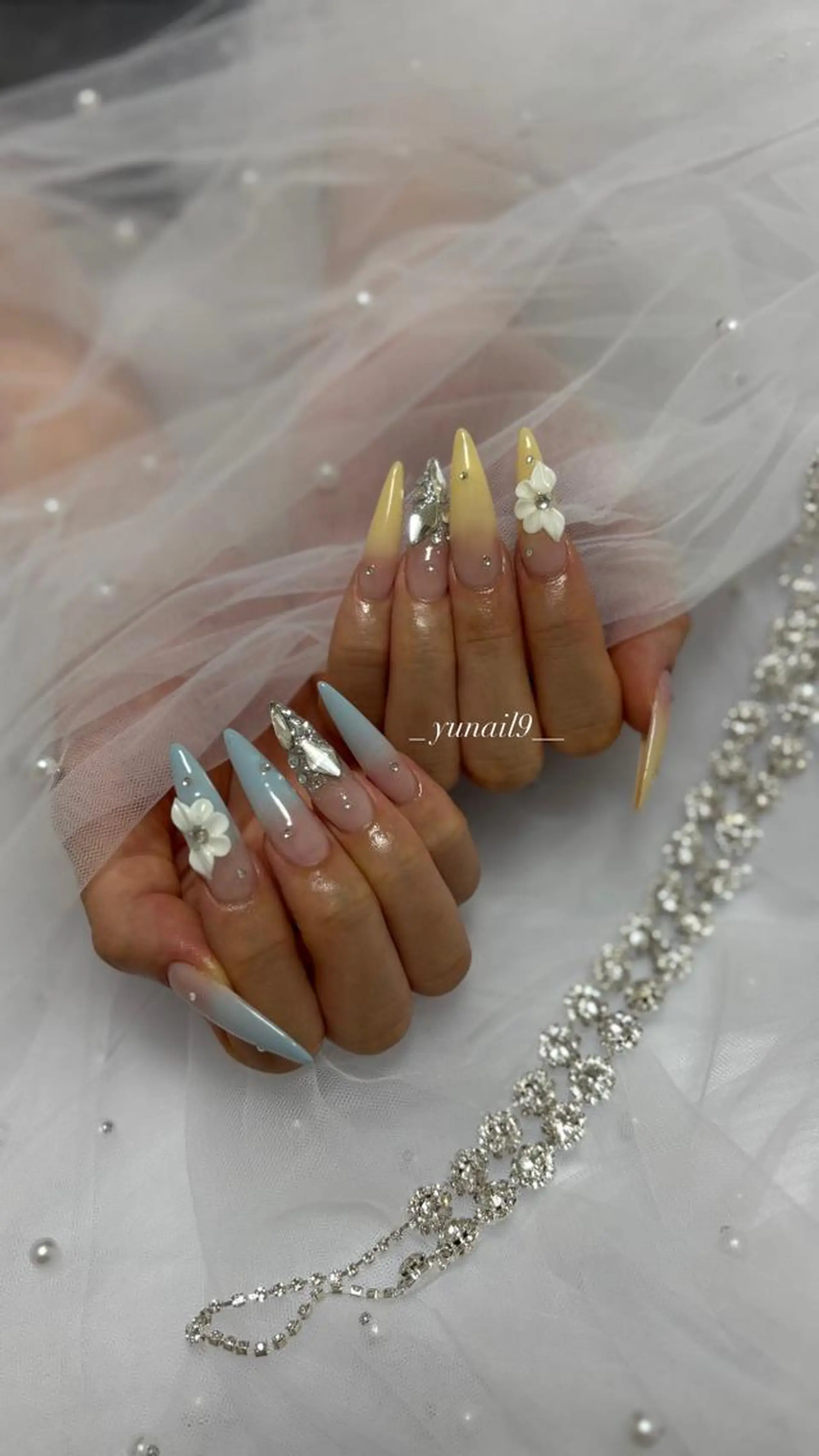 ネイル オーロラネイル ボルドー クリアネイル フラッシュネイル フットネイル メラク難波/長さだし パラジェルフィルインのネイルデザイン