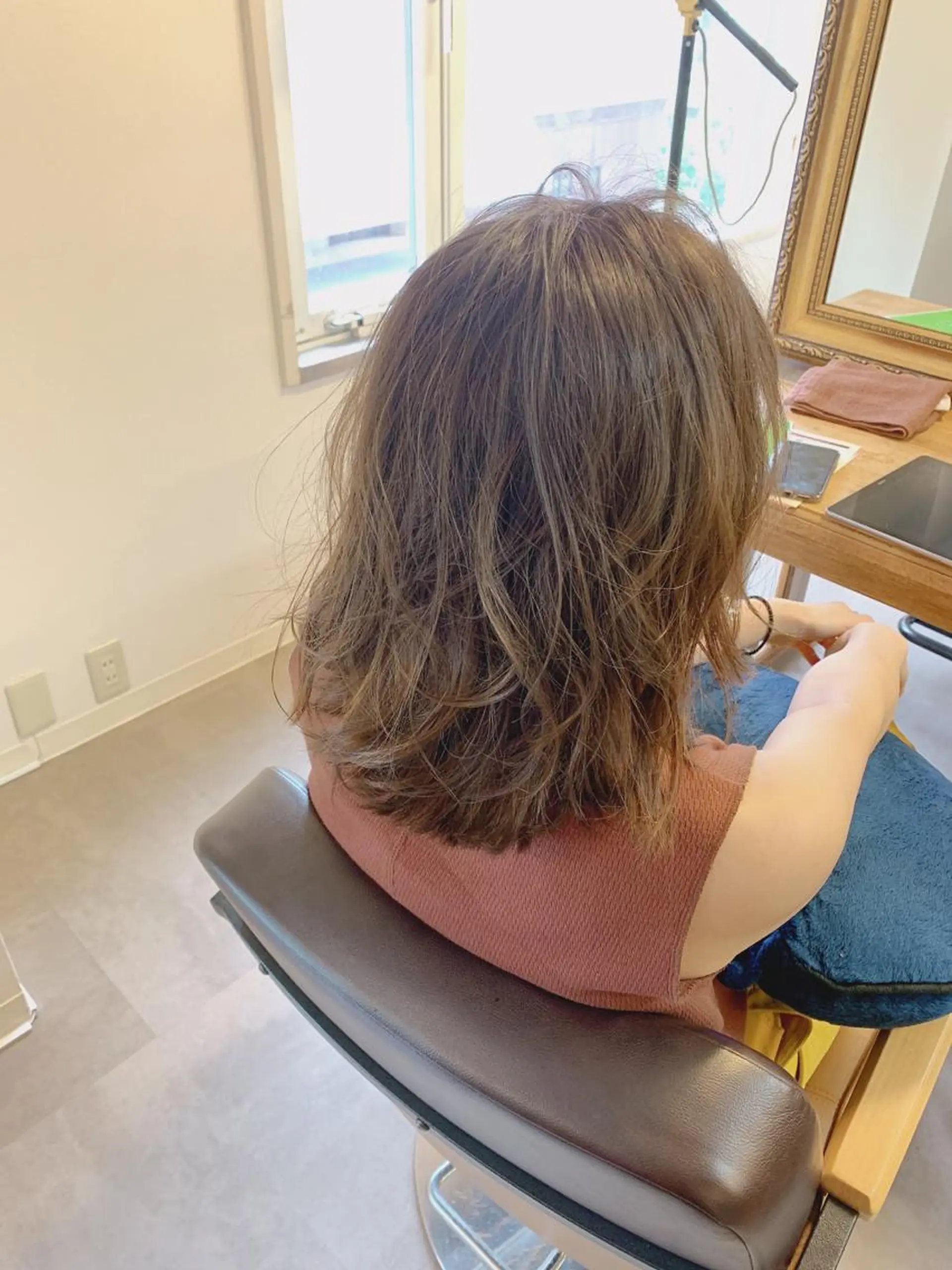 ミディアム 外ハネヘア カット ヘアカラー パーマ トリートメント ヘアセット 土井 貴司のヘアスタイル