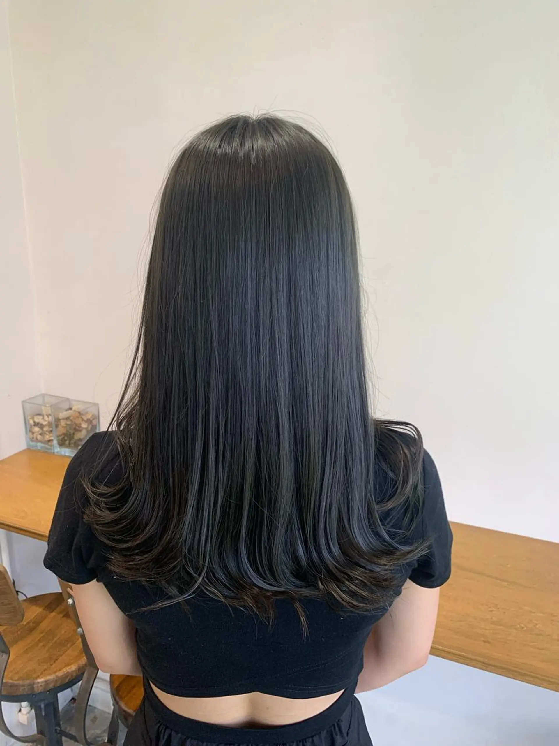 セミロング カラー グレージュ オリーブグレージュ オリーブグレー ヘアカラー トリートメント ヘアセット 金子 廉のヘアスタイル