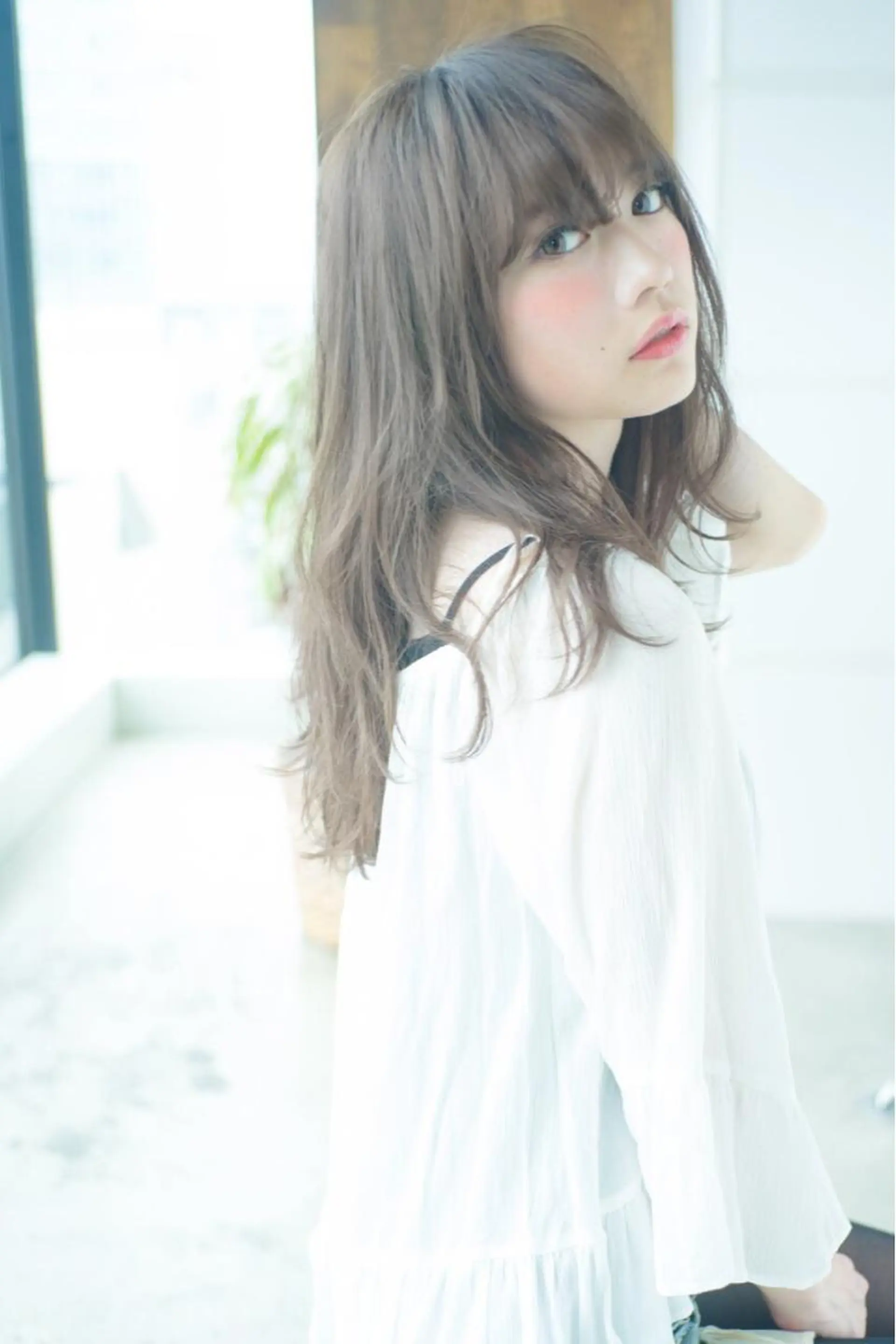 セミロング Soleriaソレリア所属・おしゃれ染めで白髪を 染める/山口玲緒奈のヘアスタイル