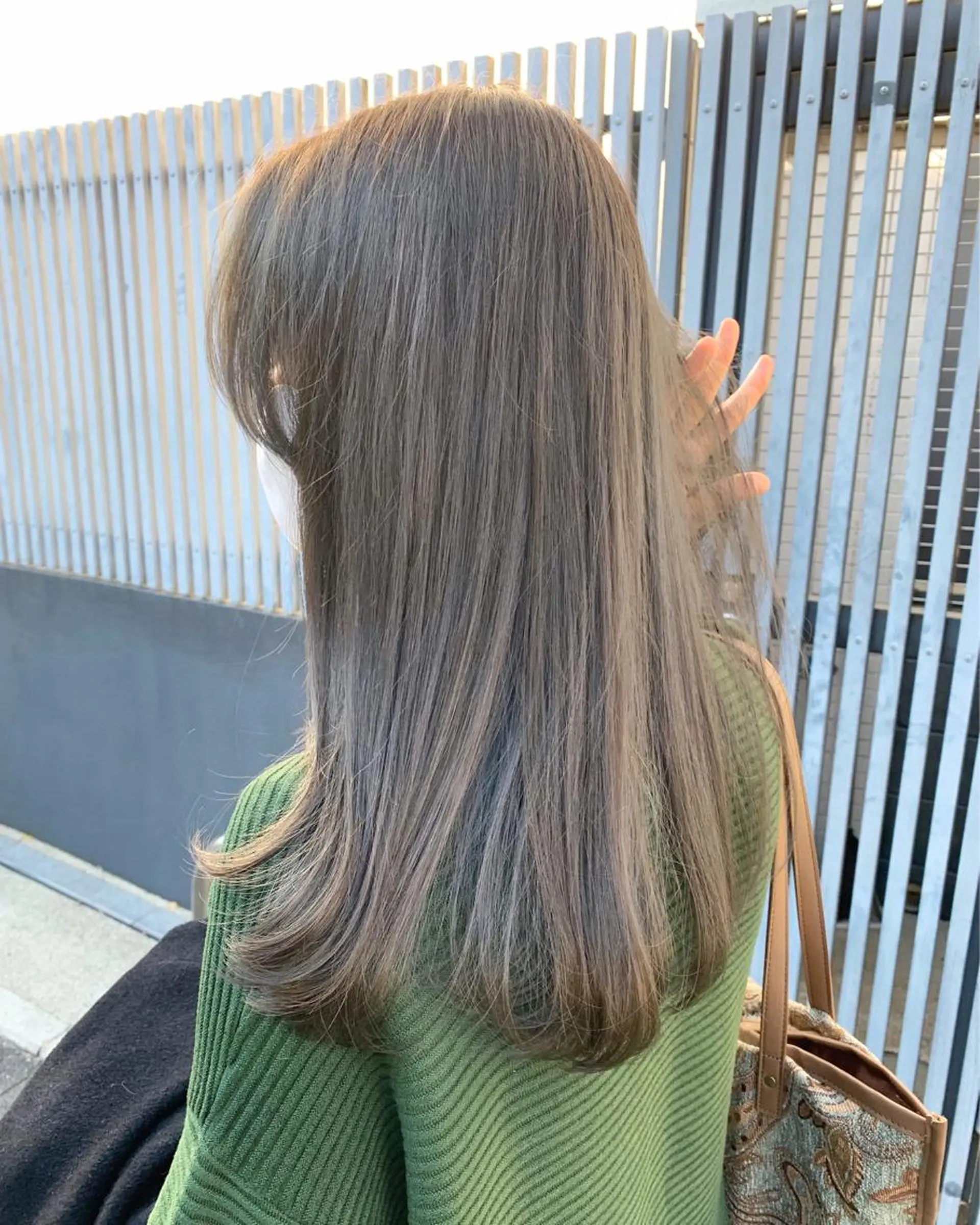 セミロング カラー グレージュ オリーブグレージュ オリーブグレー TENELE所属・チバ タクミのヘアスタイル