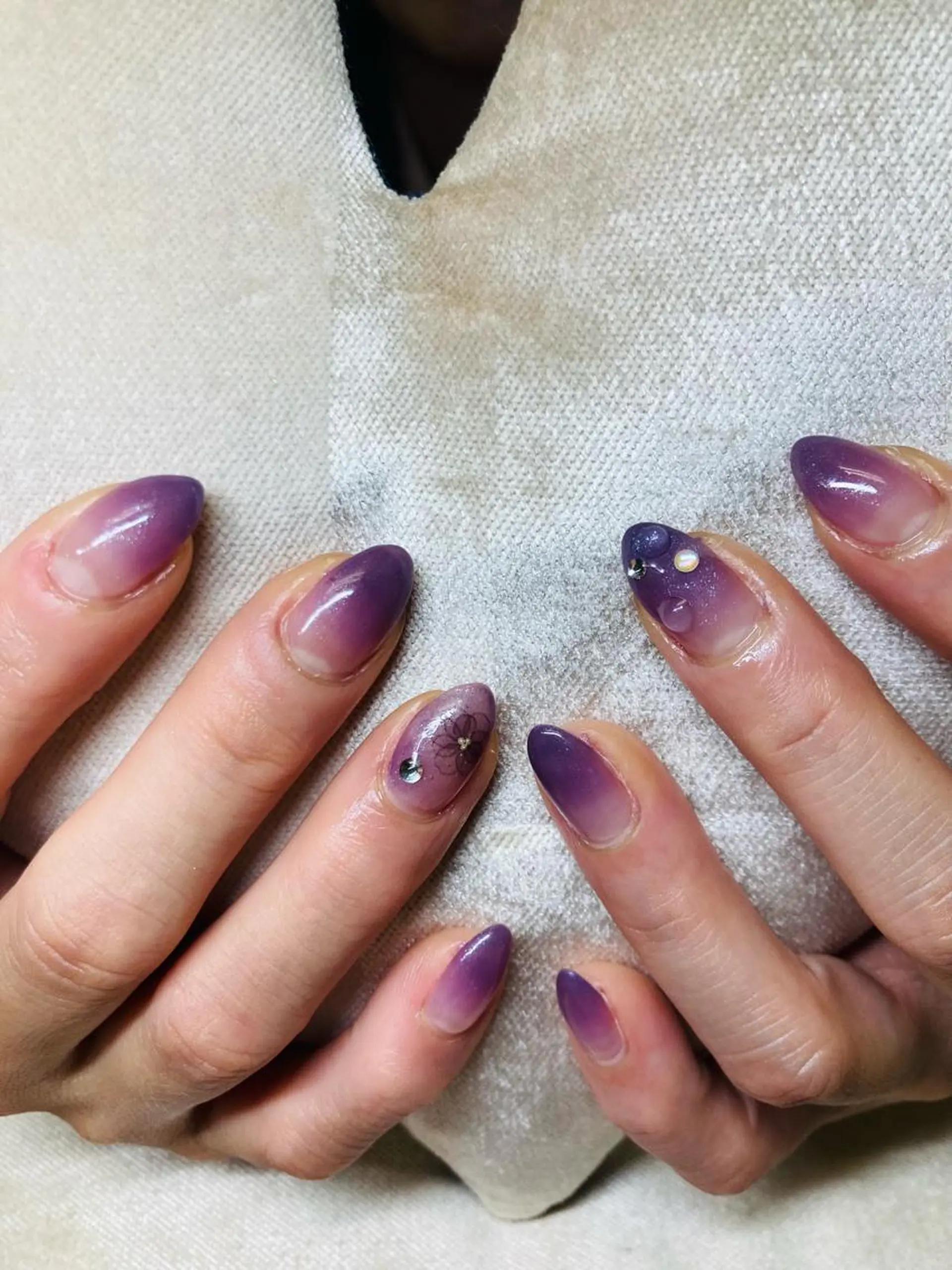 ネイル ECLAT エクラ所属・寺山 千鶴のネイルデザイン