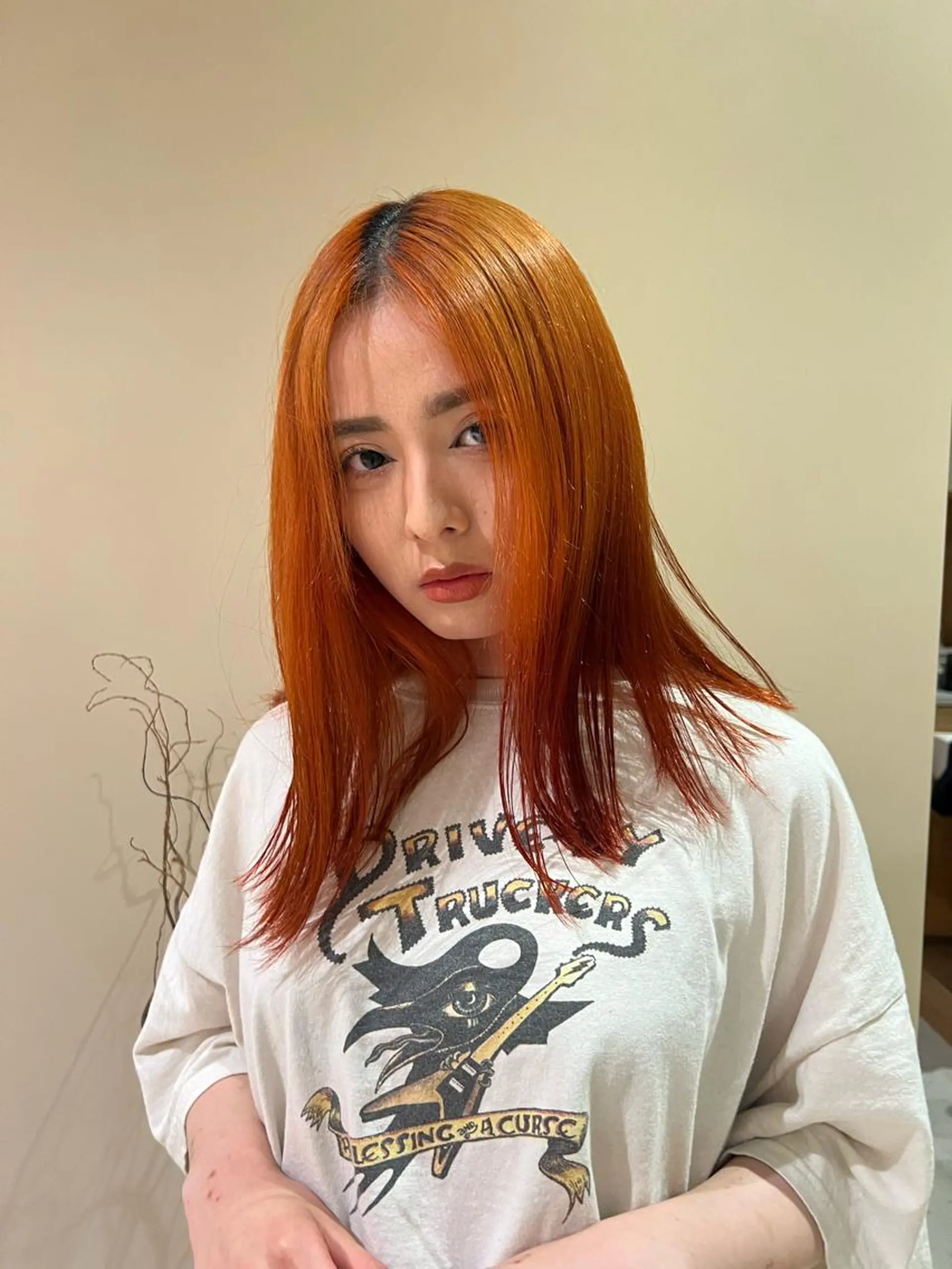 セミロング カラー オレンジ 加藤木麻彩 NEROのヘアスタイル