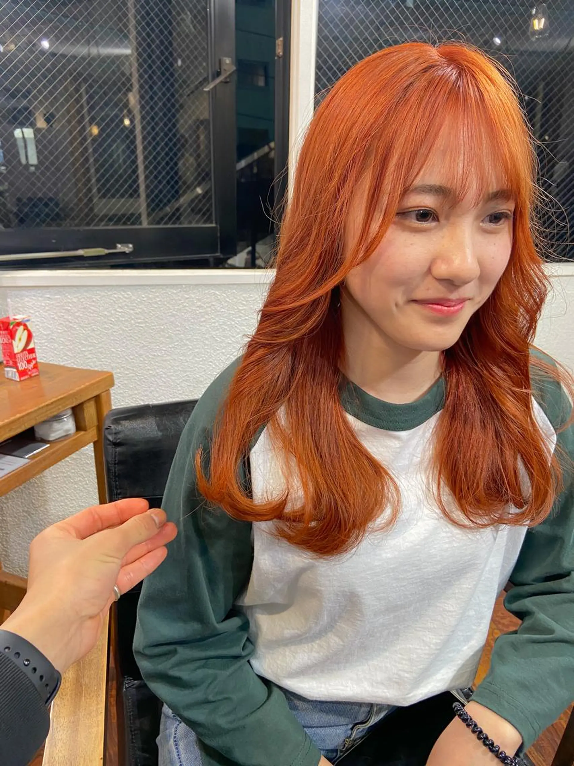 ロング カラー オレンジ カット ヘアカラー トリートメント 岡本康平/ボブ /ブリーチ/レイヤーのヘアスタイル