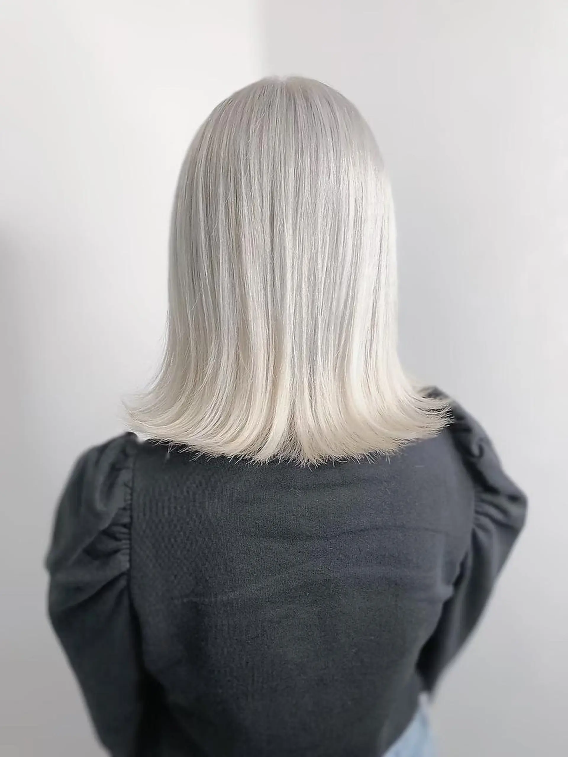 カラー ブリーチ シルバー 柔らか透明感カラー ☀️koshi☀️のヘアスタイル