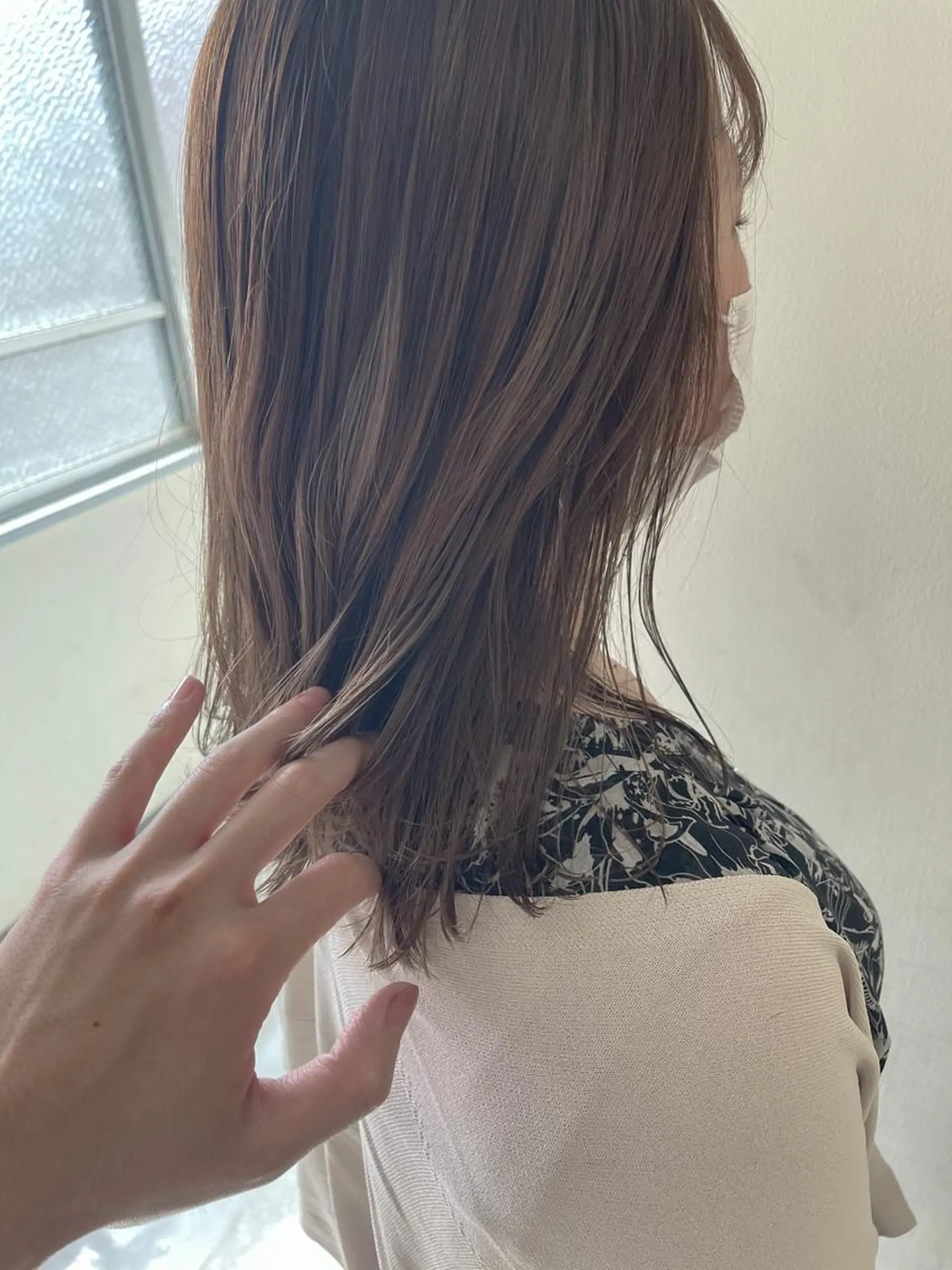 ミディアム シンタニナオト /梅田茶屋町のヘアスタイル