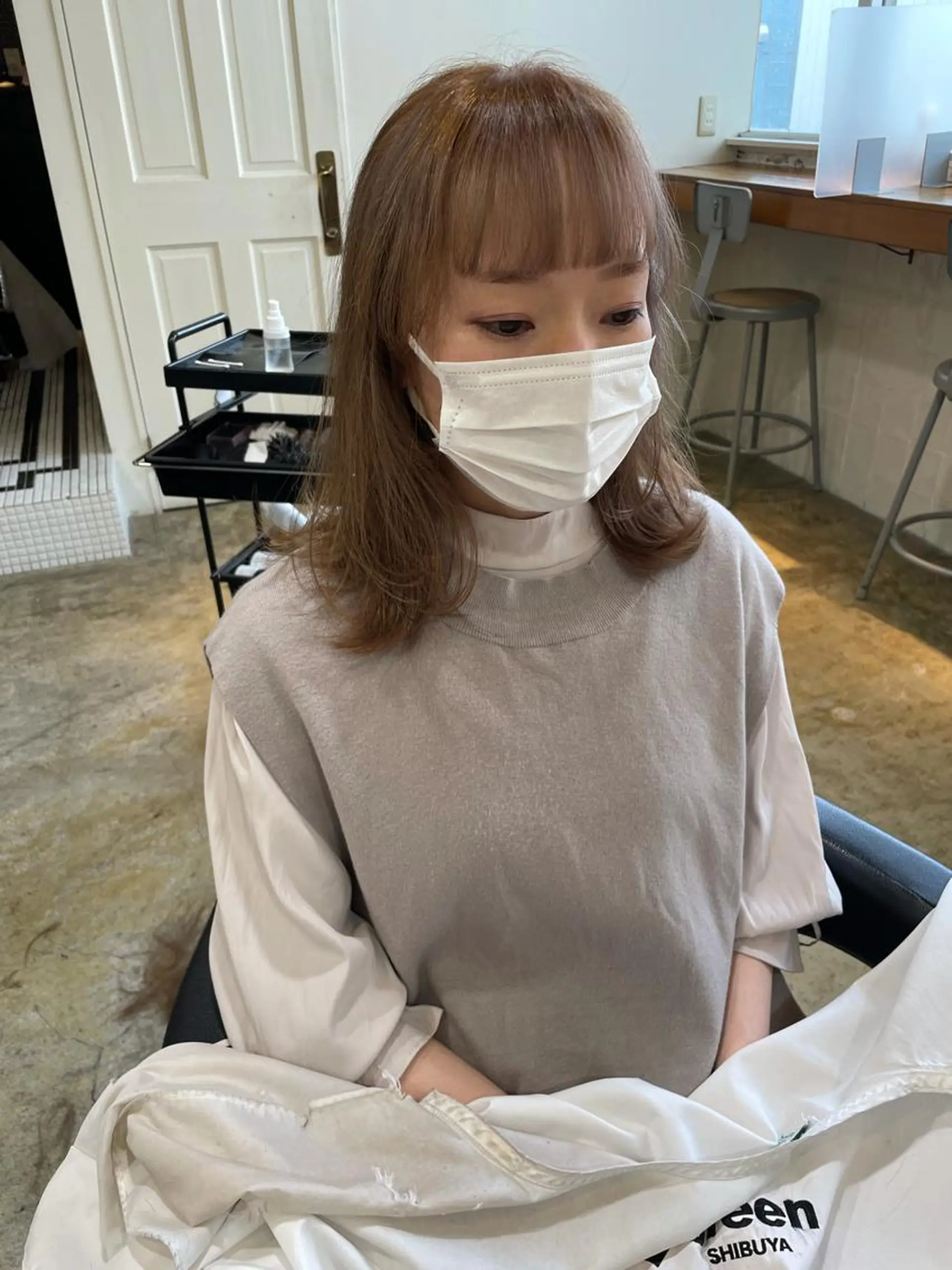 ミディアム カラー ベージュカラー ブリーチ ミルクティーベージュ カット ヘアカラー トリートメント MIOベージュカラー 柔らかいカラーのヘアスタイル