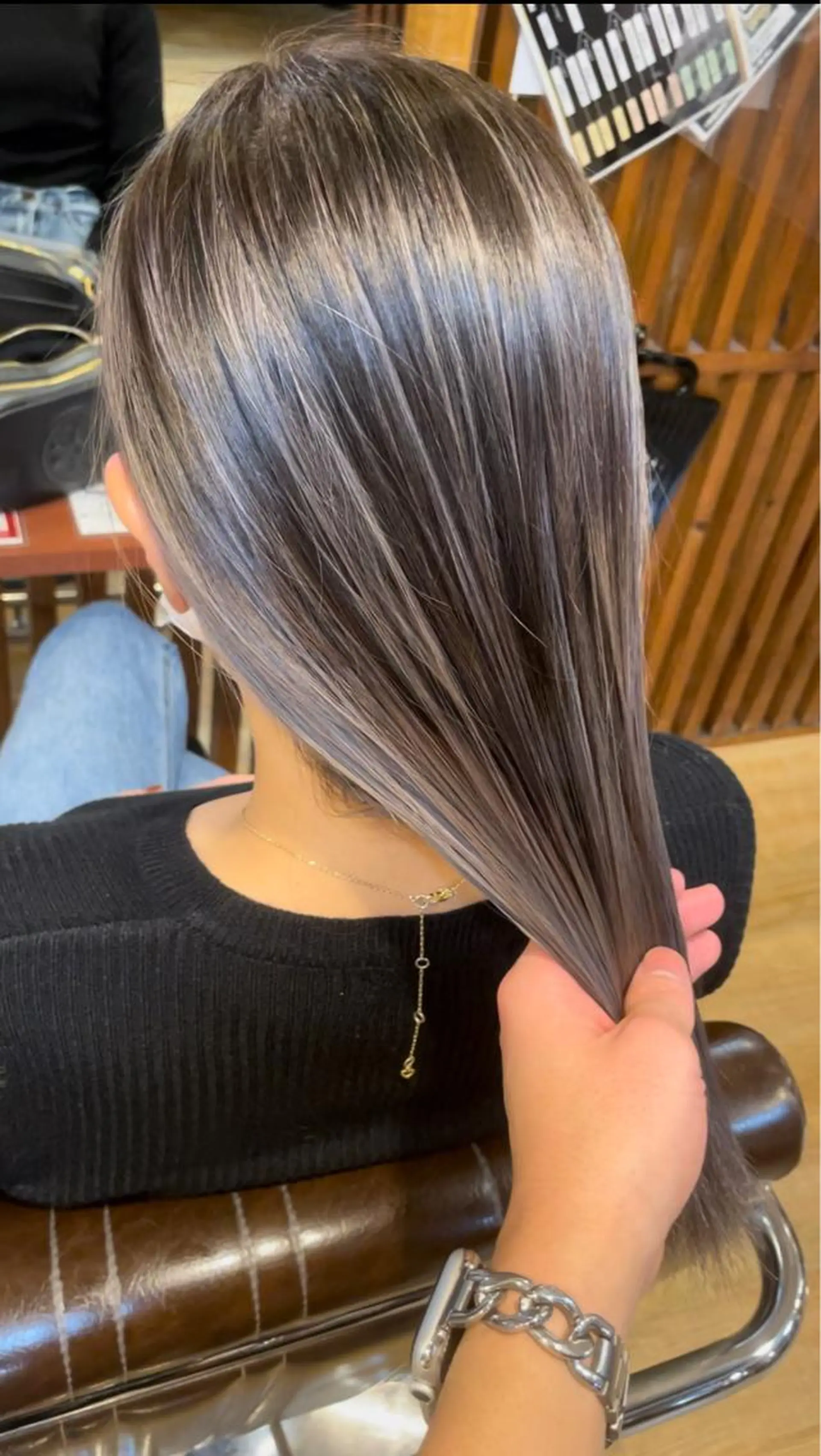 ミディアム カラー バレイヤージュ シルバー レイヤーカット senjyu GINZA所属・バレイヤージュ/ハイ ライト/庄司鉄平のヘアスタイル