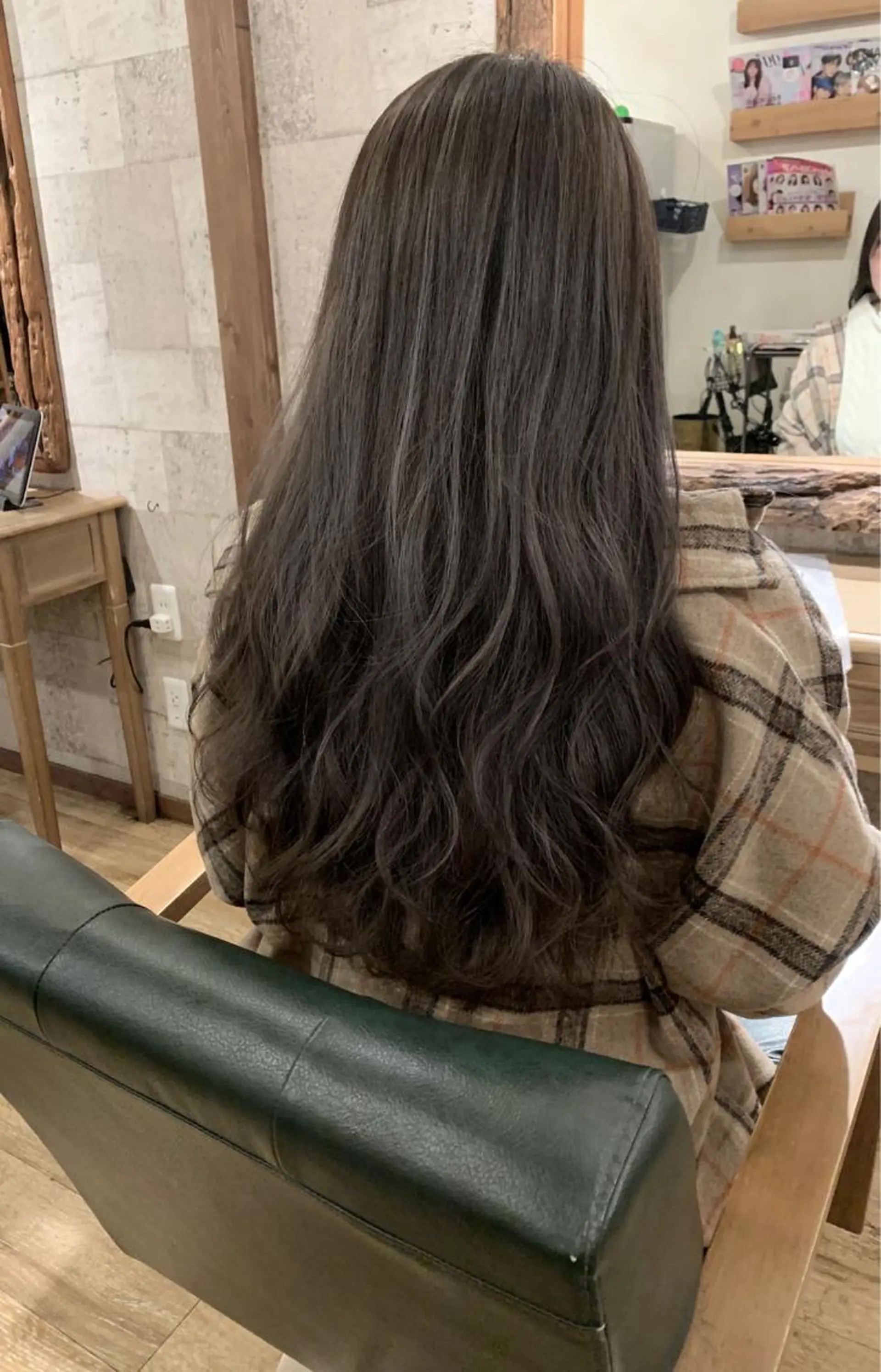 ロング カラー 透明感カラー グレージュ ハイライトカラー イルミナカラー ハイライト SALOWIN(サロウィン)広島並木通り所属・田村和範/似合わせ カラー/髪質改善のヘアスタイル