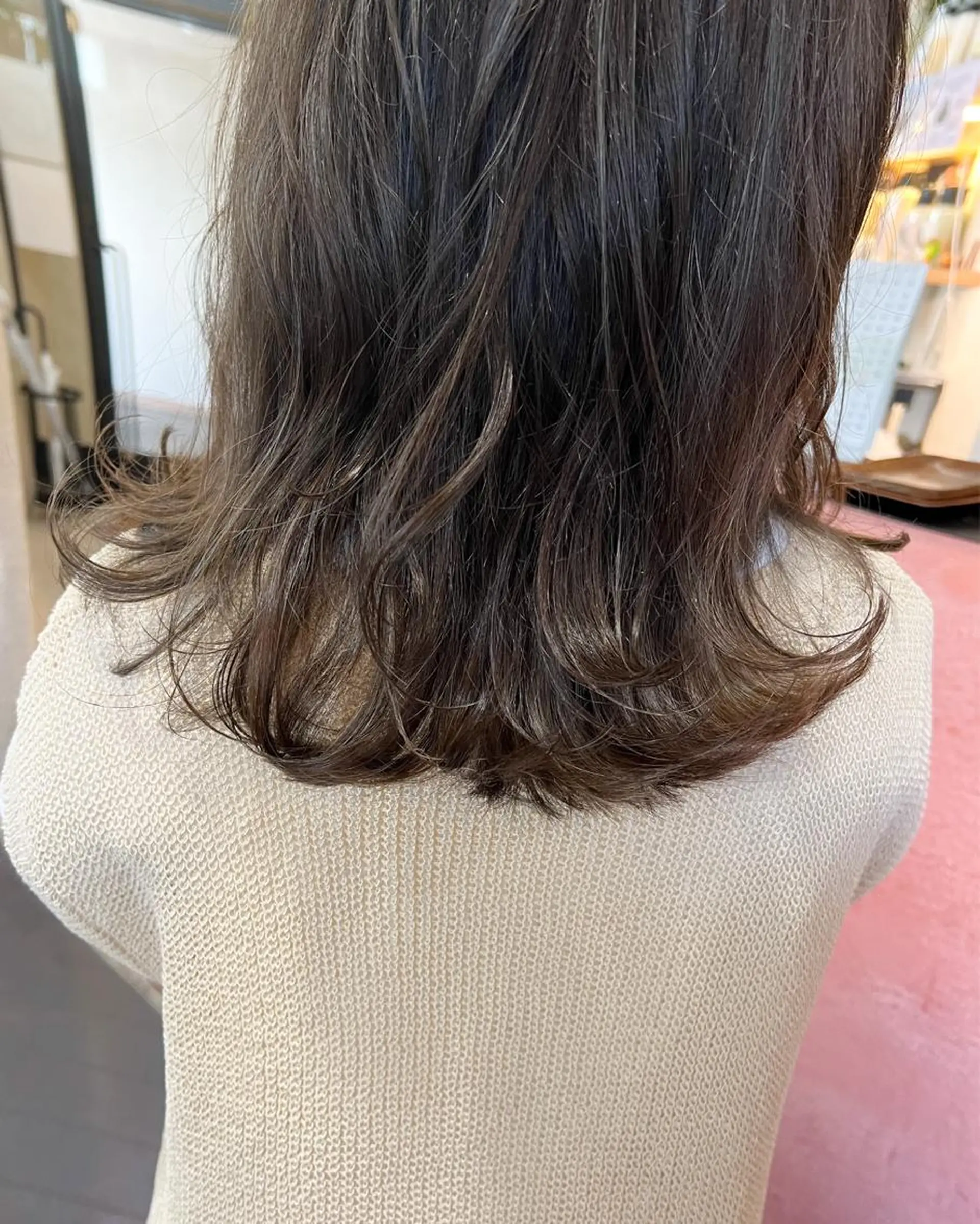 ミディアム カット ヘアカラー トリートメント dekujin【ジェクイン】所属・角戸 りおのヘアスタイル