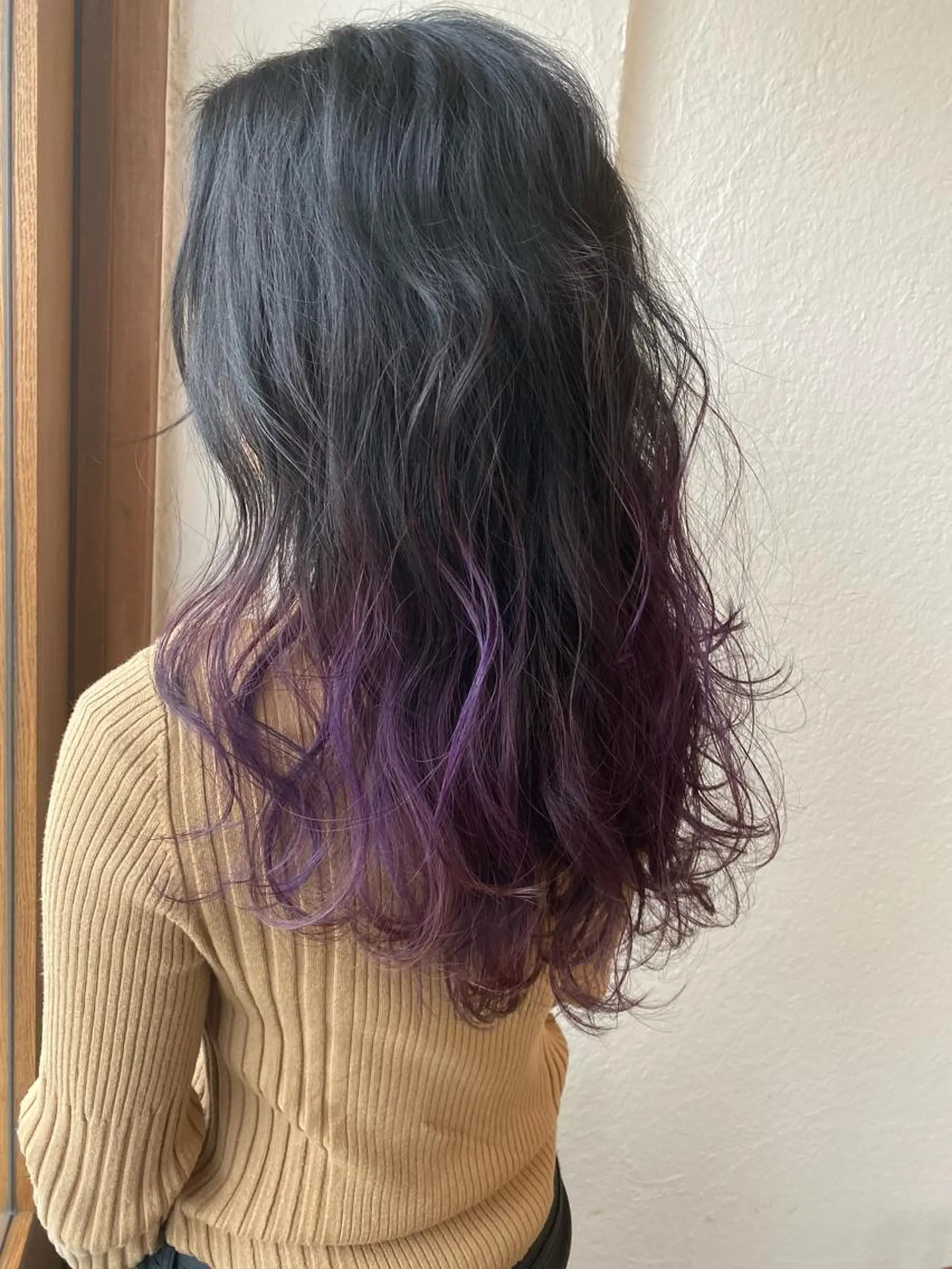 ロング カラー グラデーションカラー バイオレットカラー 入江 志穂のヘアスタイル