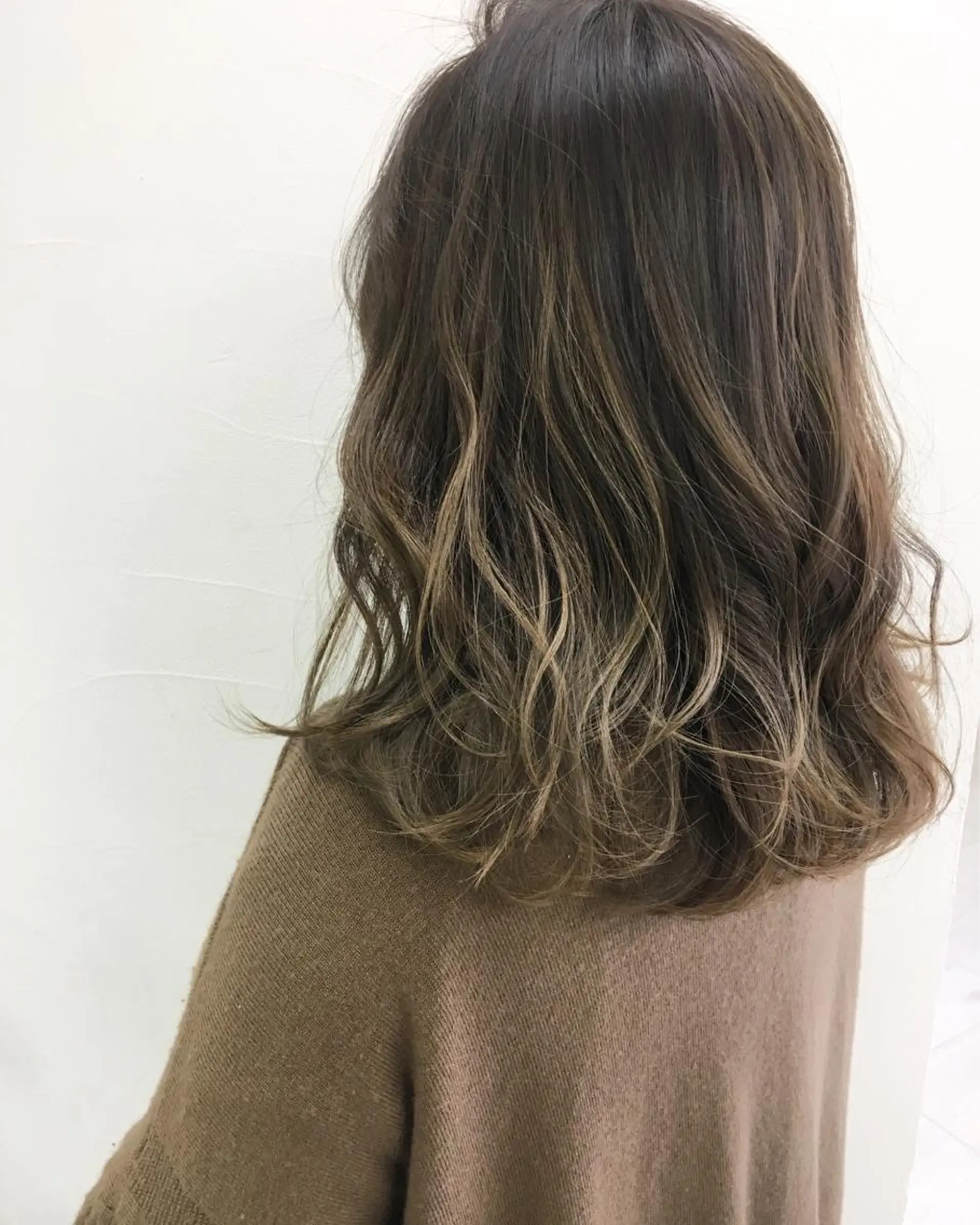 セミロング SALOWIN  原宿ash所属・タナカ タクヤのヘアスタイル