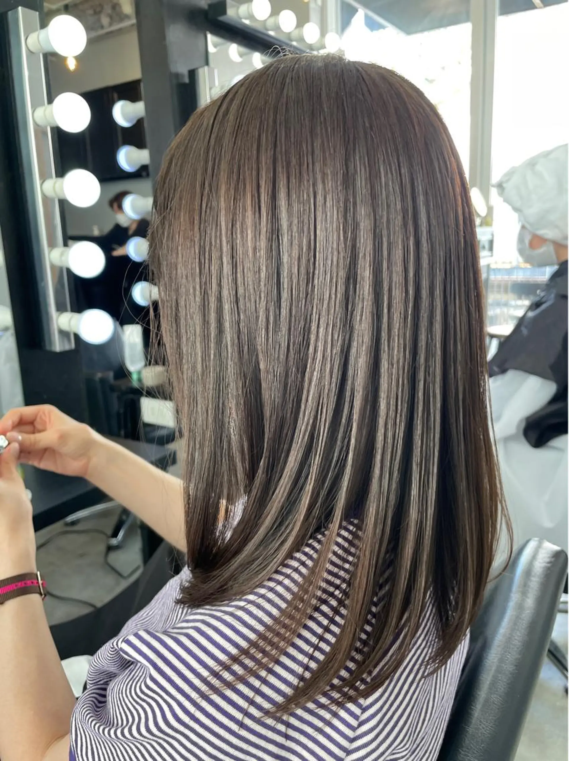 セミロング カラー アッシュ 透明感カラー パープルカラー パープルアッシュ カット ヘアカラー トリートメント ブリーチなし透明感 タケザワミキのヘアスタイル