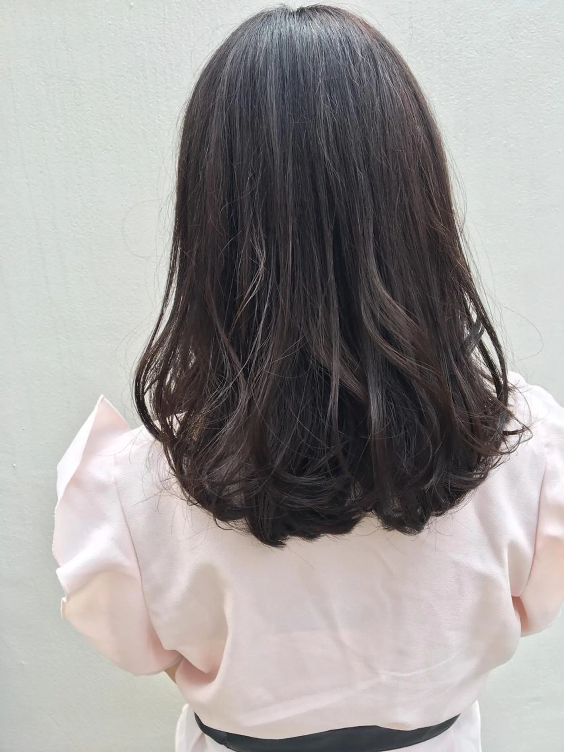 ミディアム カラー THE DAY所属・AKI HASHIMOTOのヘアスタイル