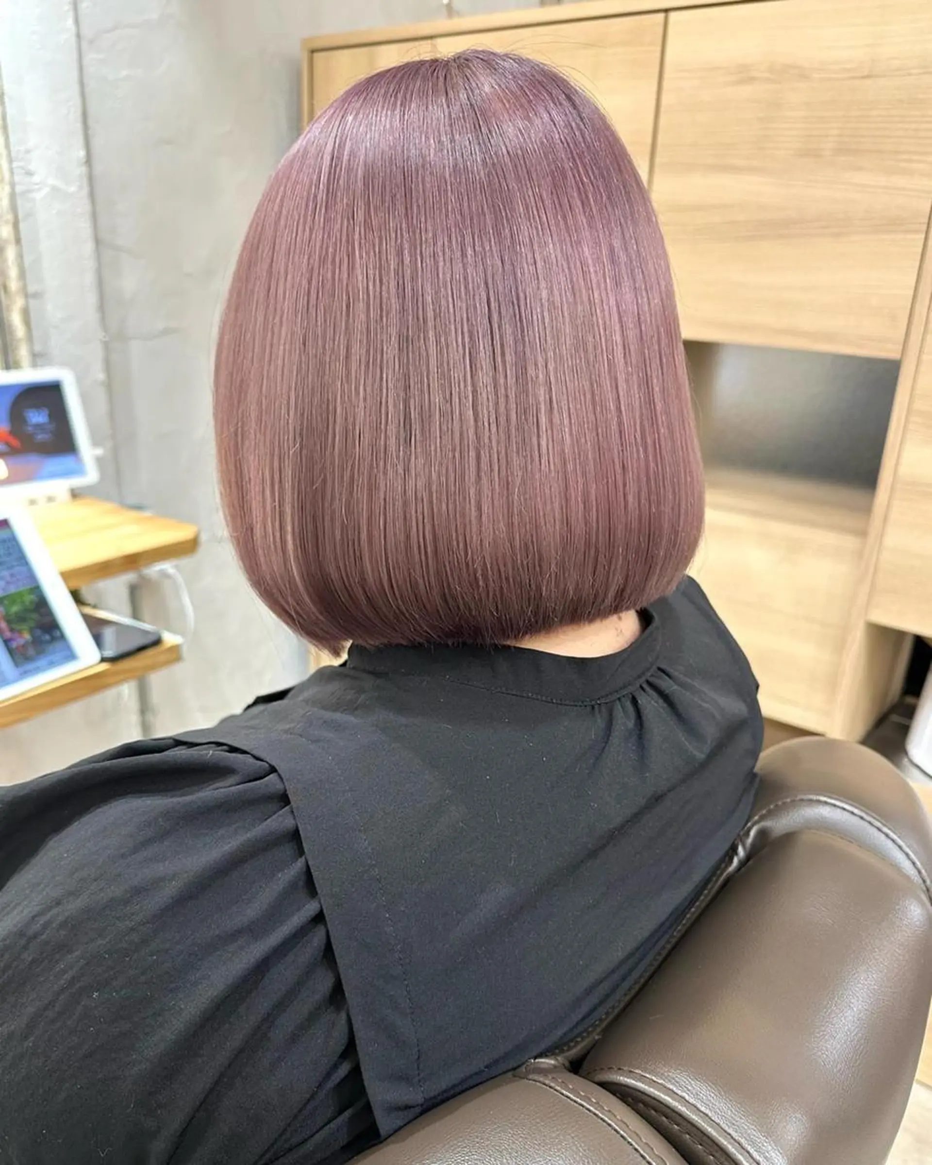 ショート カラー パーマ 切りっぱなしボブ 前下がりボブ ショートボブ 黒髪 イヤリングカラー 銀座No.1髪質改善 縮毛矯正/本木のヘアスタイル