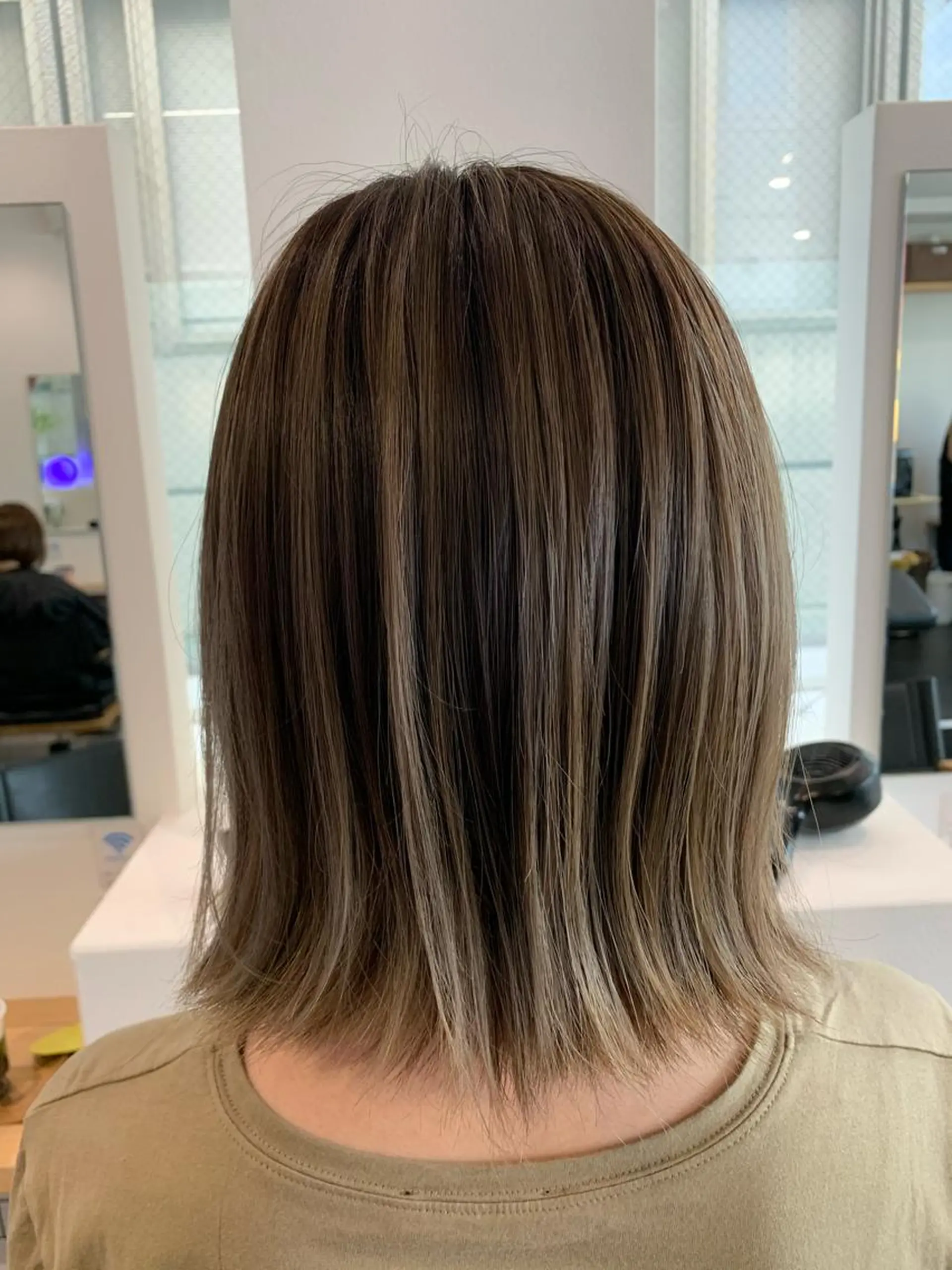 ショート ヘアカラー ヨシミ カズヤのヘアスタイル