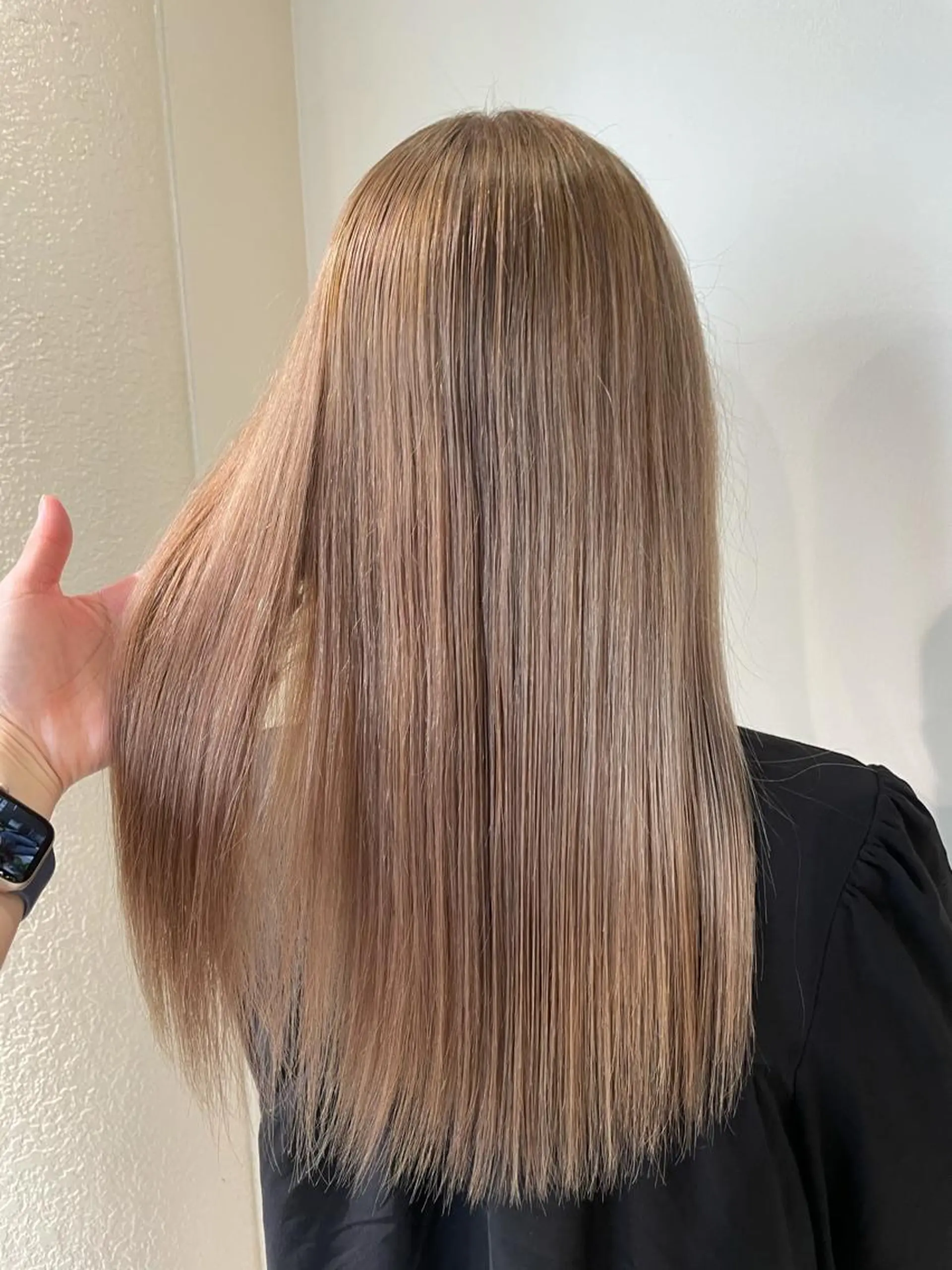 セミロング カラー ベージュカラー ブリーチ ミルクティーベージュ ヘアカラー 🦋美髪／エクステ 🦋アベイクミのヘアスタイル