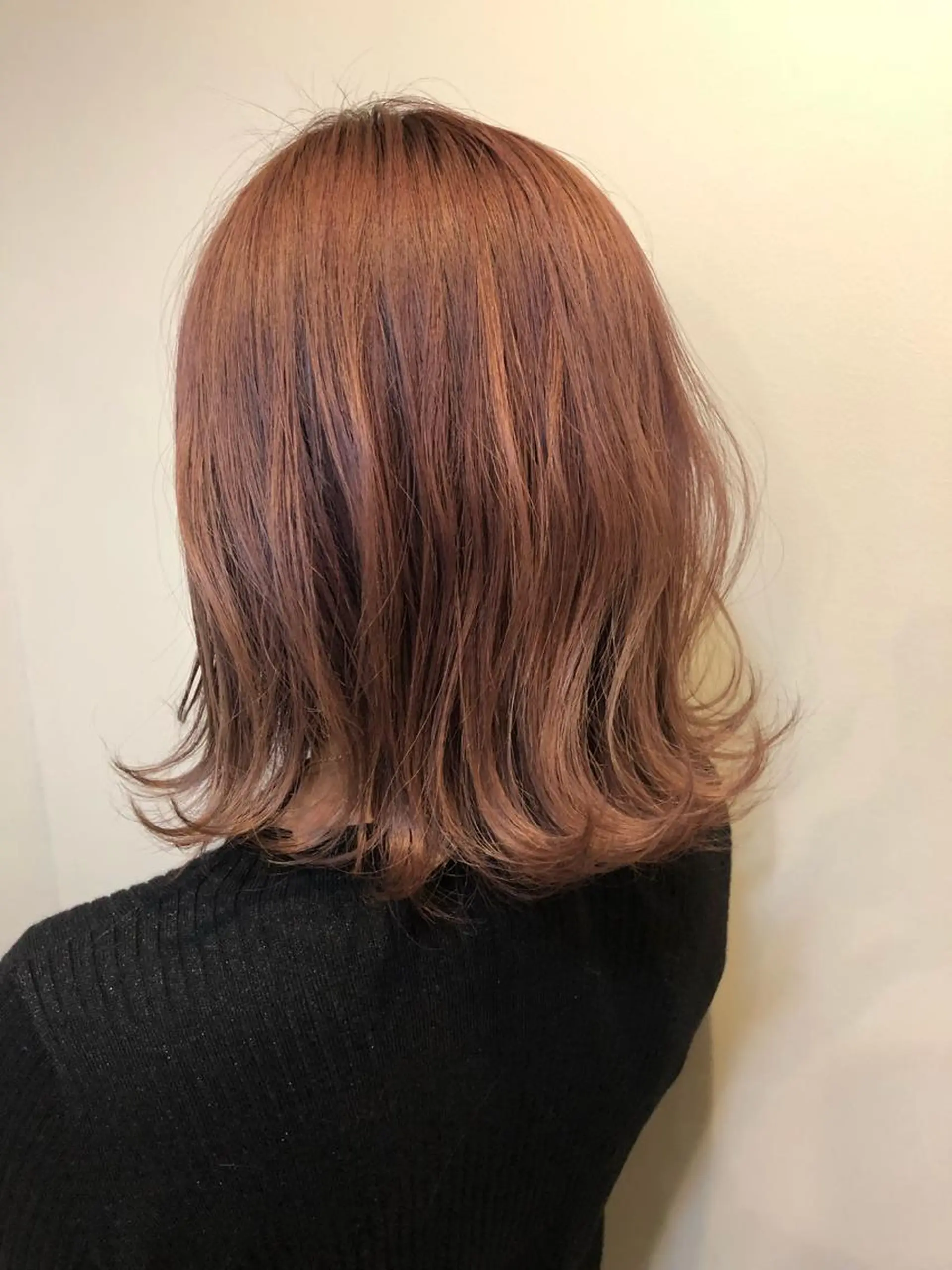 ミディアム 外ハネヘア カット ヘアカラー トリートメント ＨＩ ROのヘアスタイル