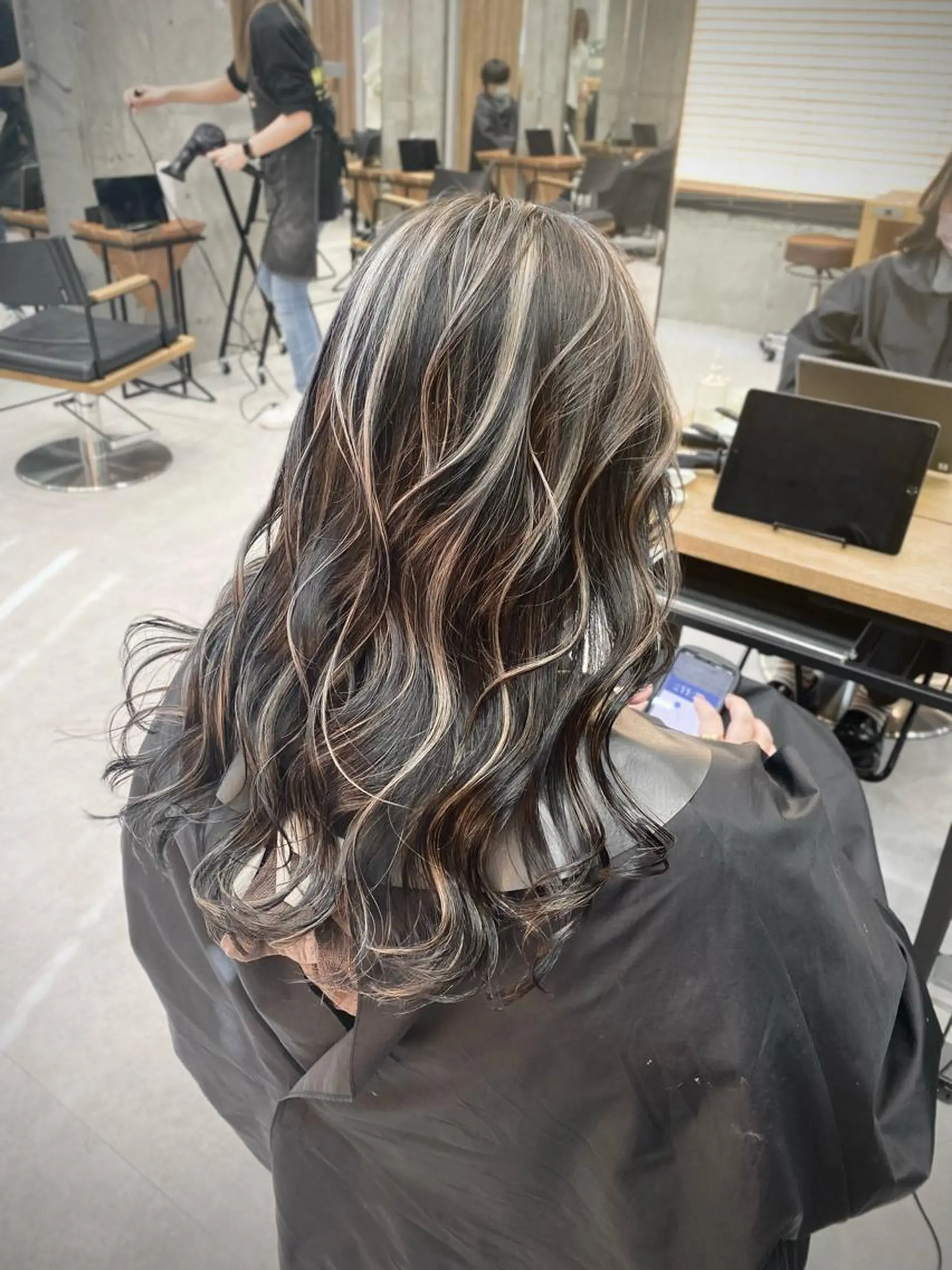 ロング カラー バレイヤージュ デザインカラー ハイライトカラー ハイライト レイヤーカット カット ヘアカラー 🌈透明感カラー ✨松田龍也🌈のヘアスタイル