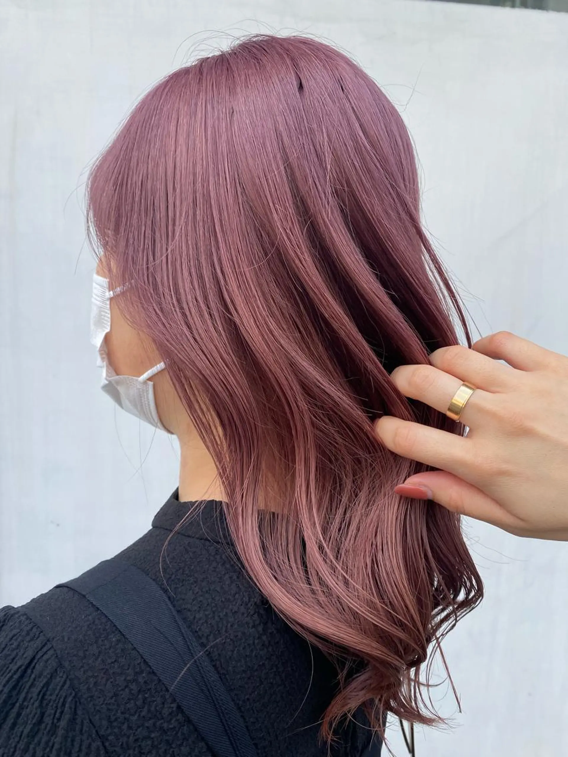 ミディアム W所属・小林 朋花のヘアスタイル