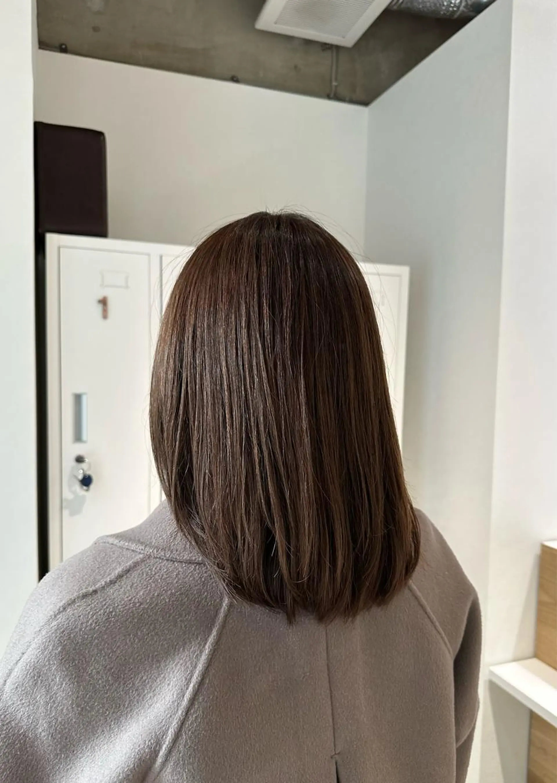 ミディアム カラー アッシュ ベージュカラー カット ヘアカラー トリートメント Annie 吉田 裕美のヘアスタイル