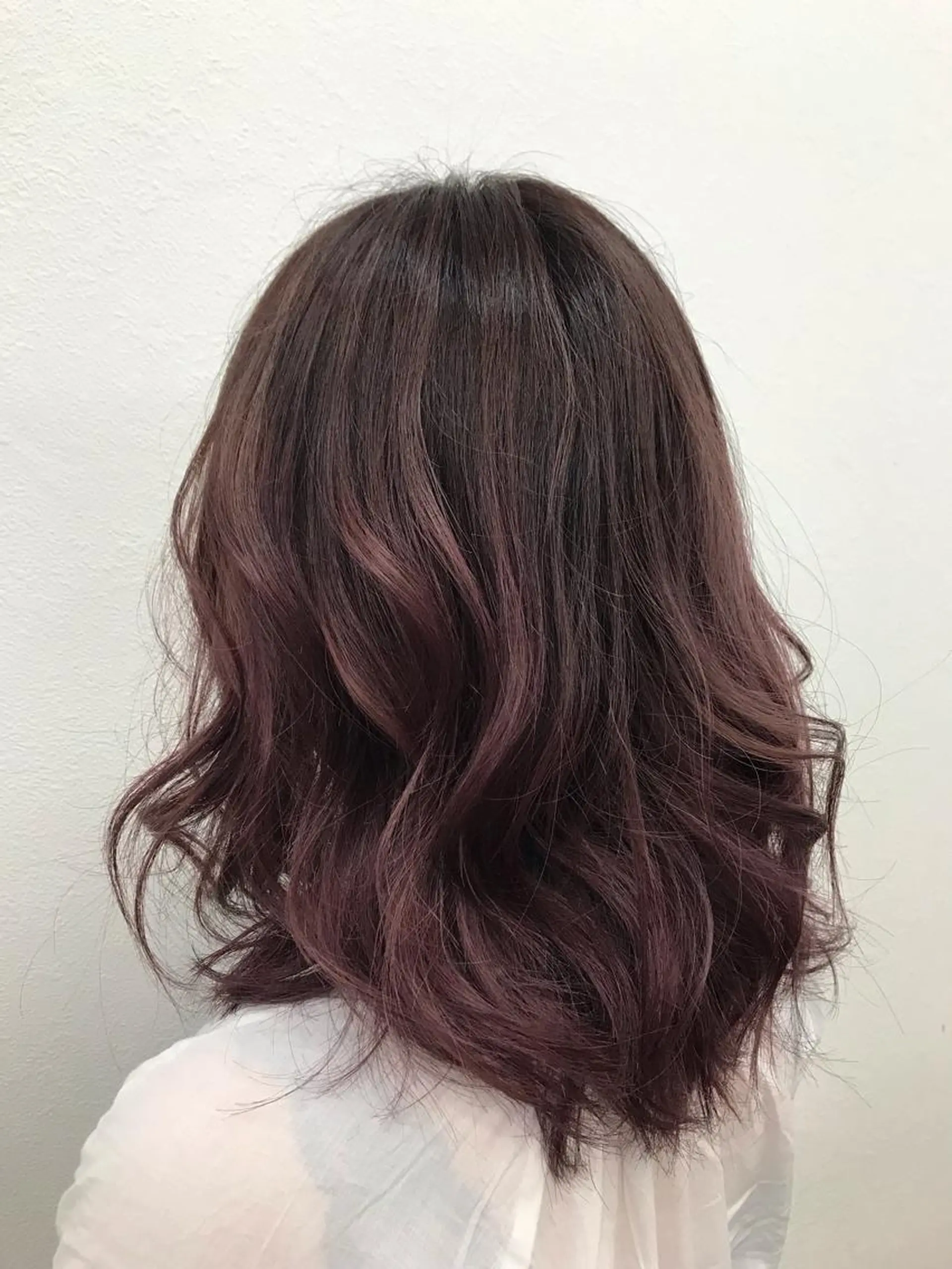 ミディアム カラー ブリーチ グラデーションカラー ピンクカラー バイオレットカラー One's~beauty&relax~所属・加藤 憂のヘアスタイル