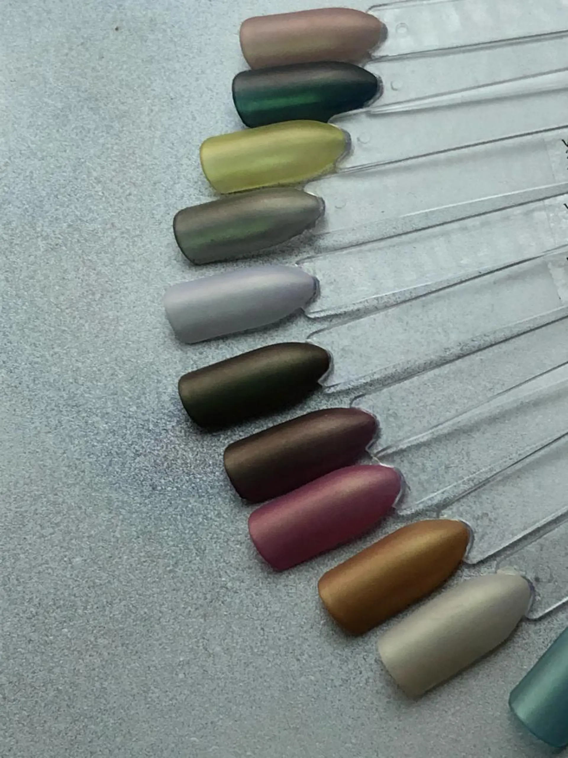 ネイル マットネイル ミラーネイル ワンカラーネイル 【GREY】 TAIRAのネイルデザイン