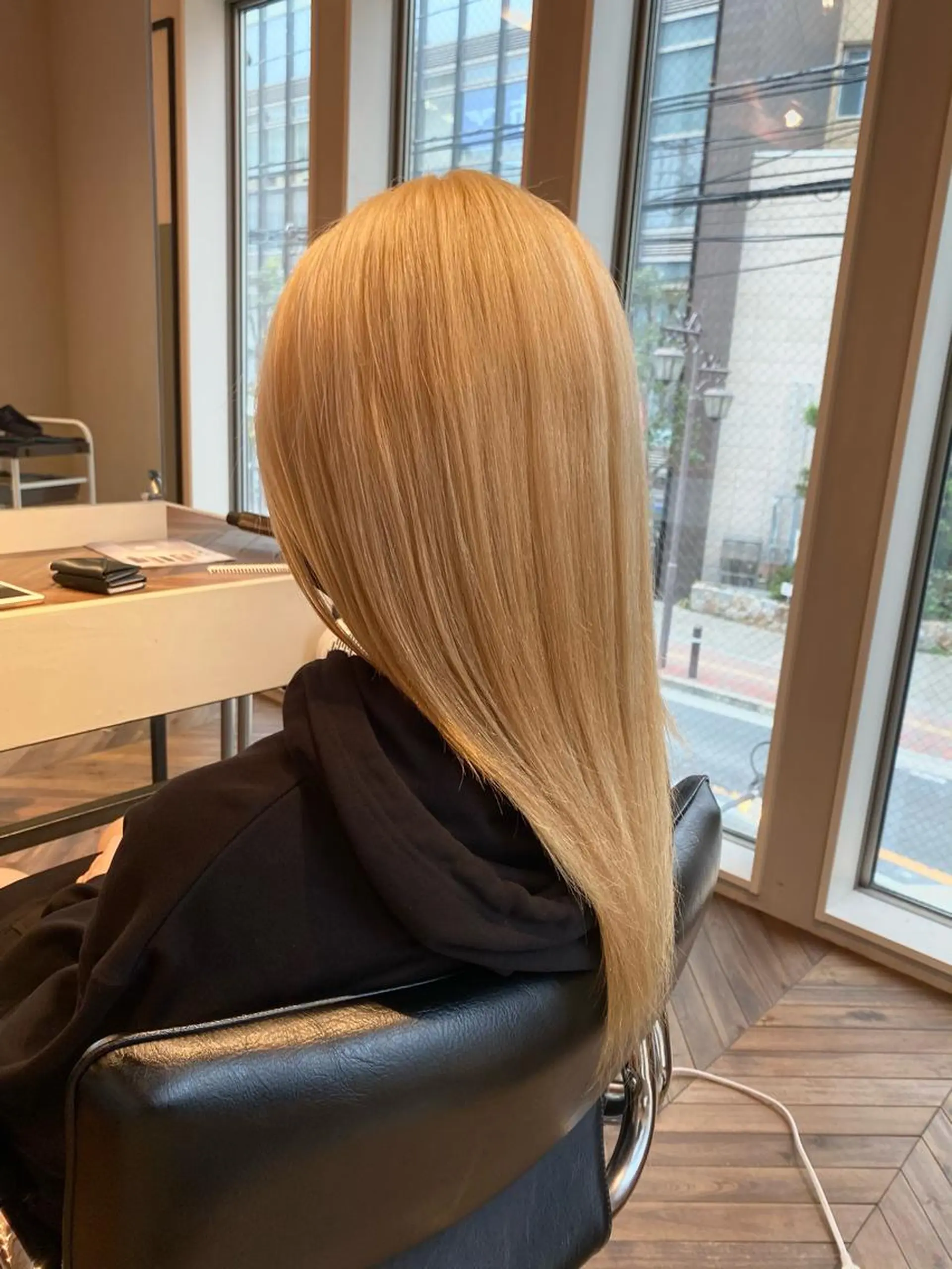 ロング 切りっぱなしボブイヤ リングカラー清水隆央のヘアスタイル